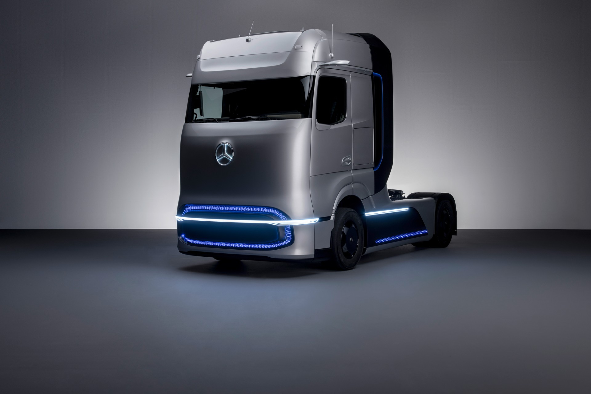 New Mercedes-Benz GenH2 Fuel-Cell Semi Concept Previews Production Model Coming Soon