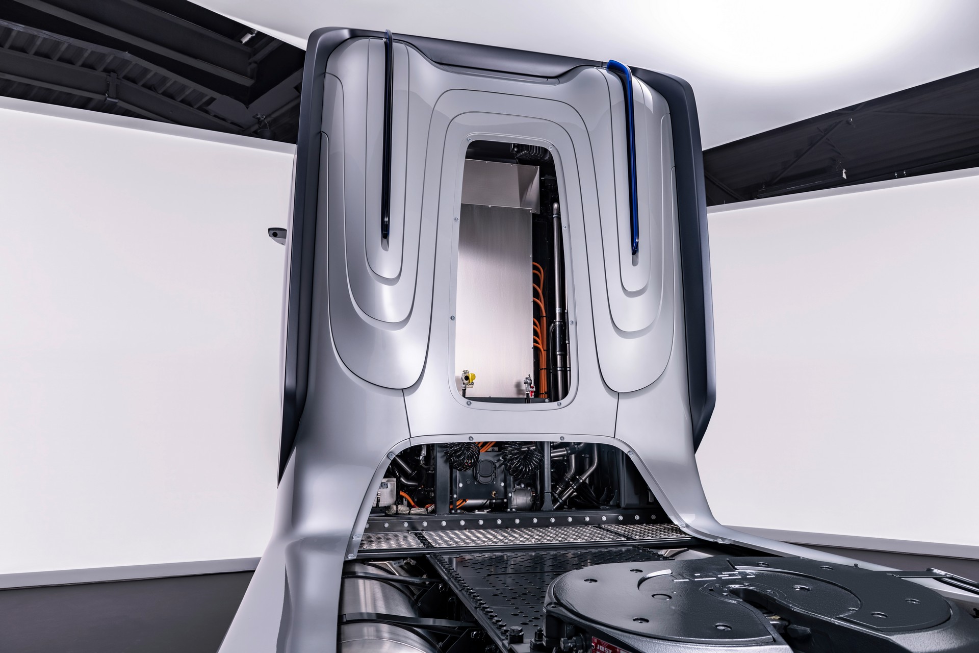 New Mercedes-Benz GenH2 Fuel-Cell Semi Concept Previews Production Model Coming Soon
