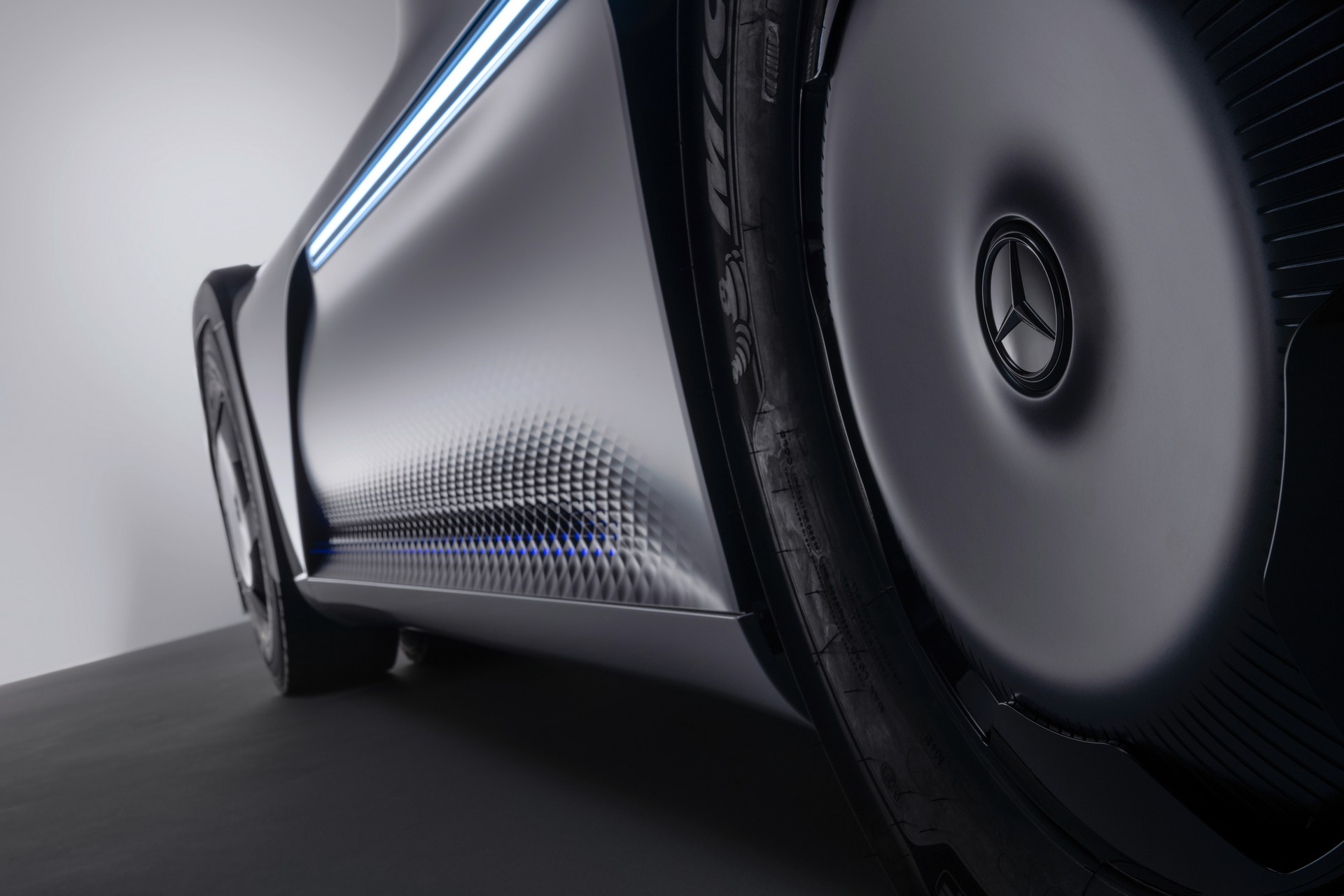 New Mercedes-Benz GenH2 Fuel-Cell Semi Concept Previews Production Model Coming Soon