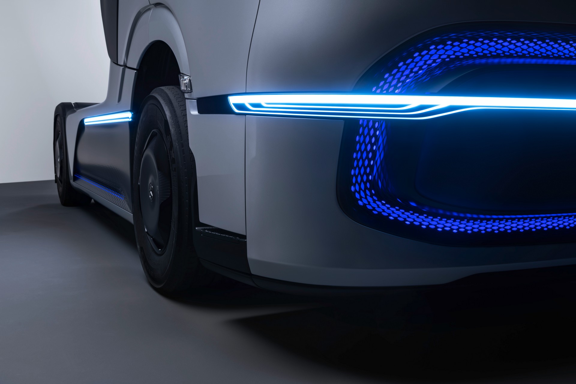 New Mercedes-Benz GenH2 Fuel-Cell Semi Concept Previews Production Model Coming Soon