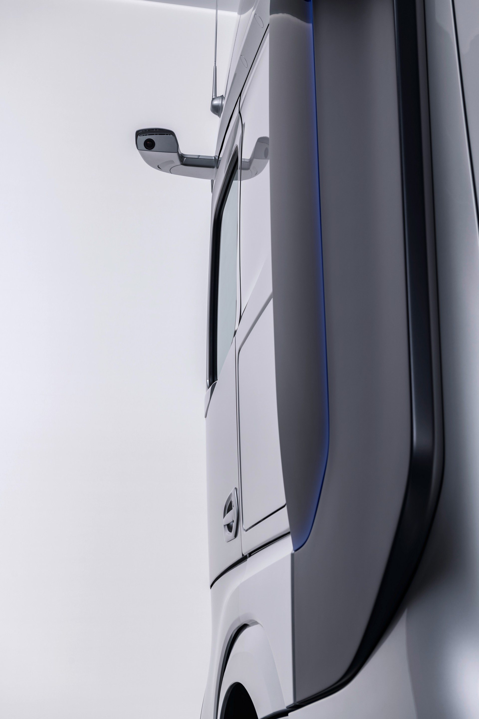 New Mercedes-Benz GenH2 Fuel-Cell Semi Concept Previews Production Model Coming Soon