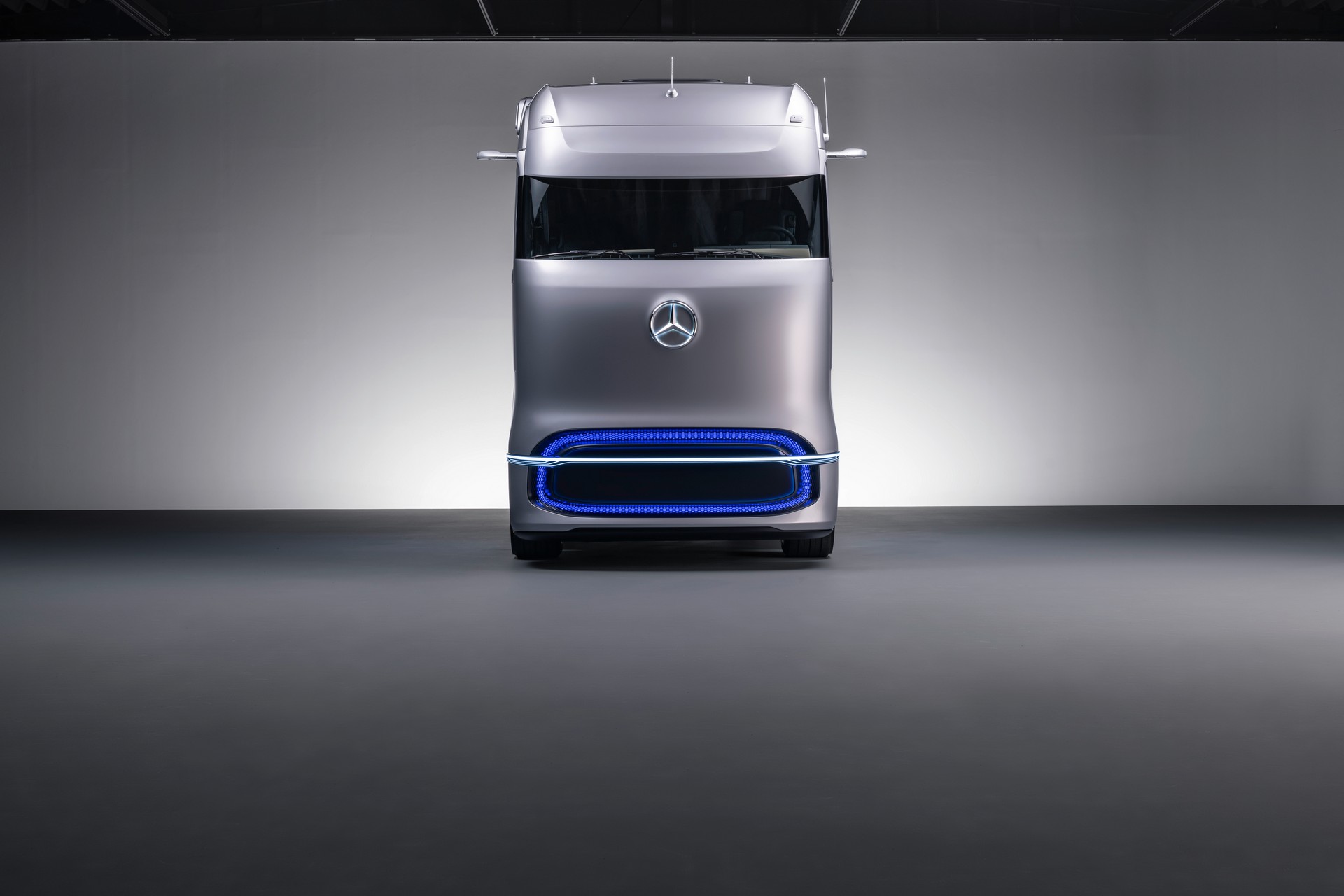 New Mercedes-Benz GenH2 Fuel-Cell Semi Concept Previews Production Model Coming Soon
