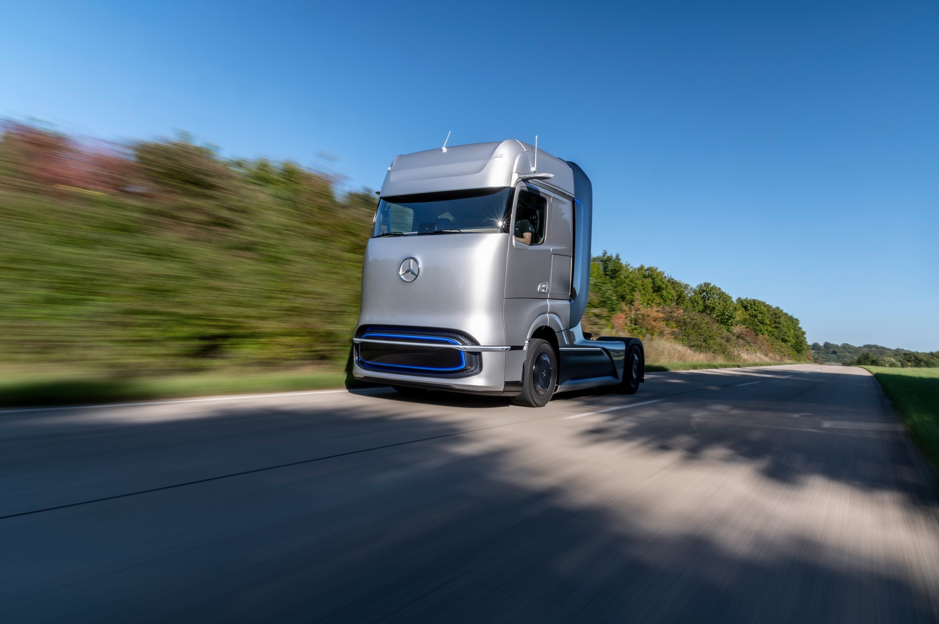 New Mercedes-Benz GenH2 Fuel-Cell Semi Concept Previews Production Model Coming Soon