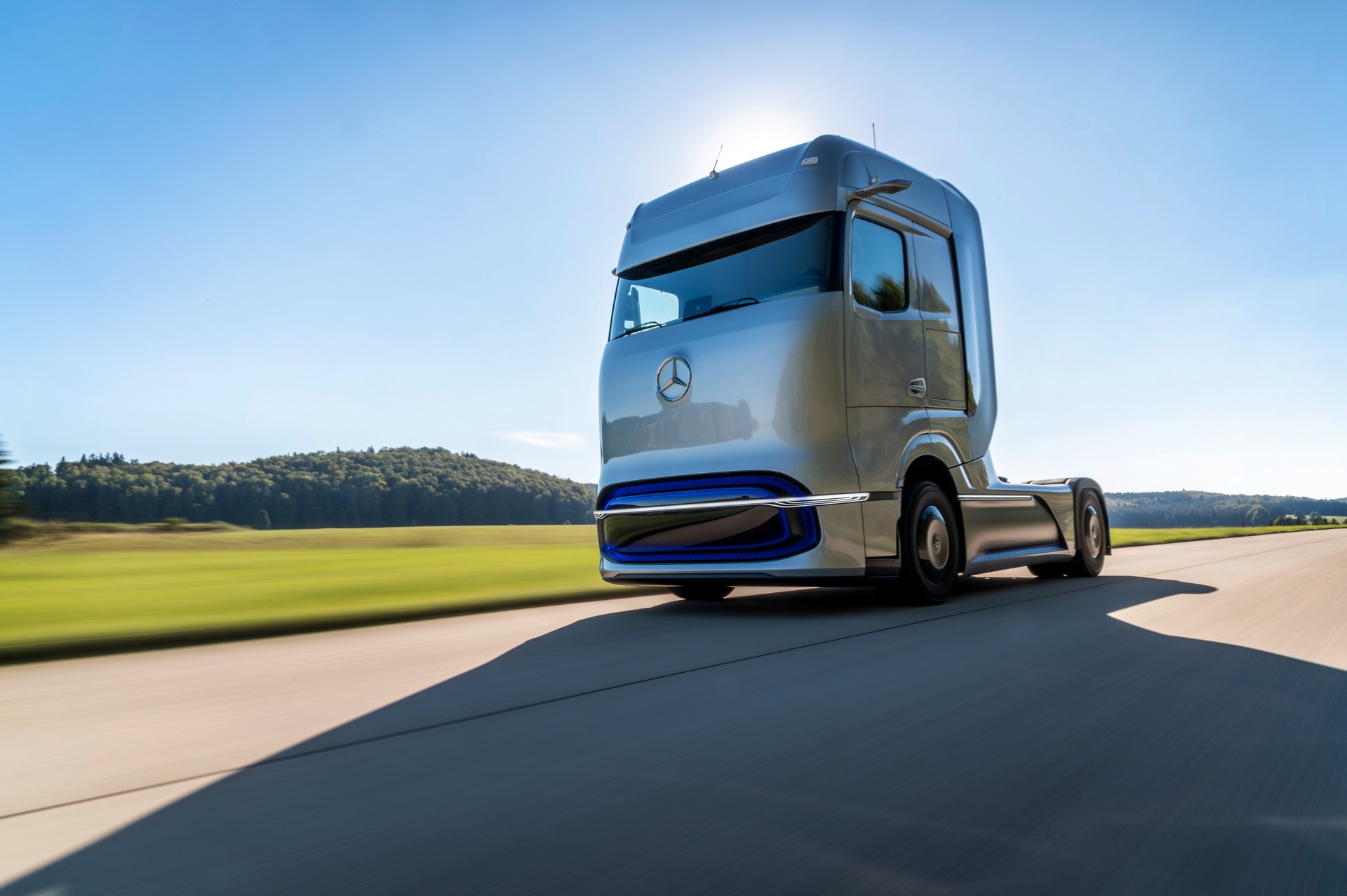New Mercedes-Benz GenH2 Fuel-Cell Semi Concept Previews Production Model Coming Soon