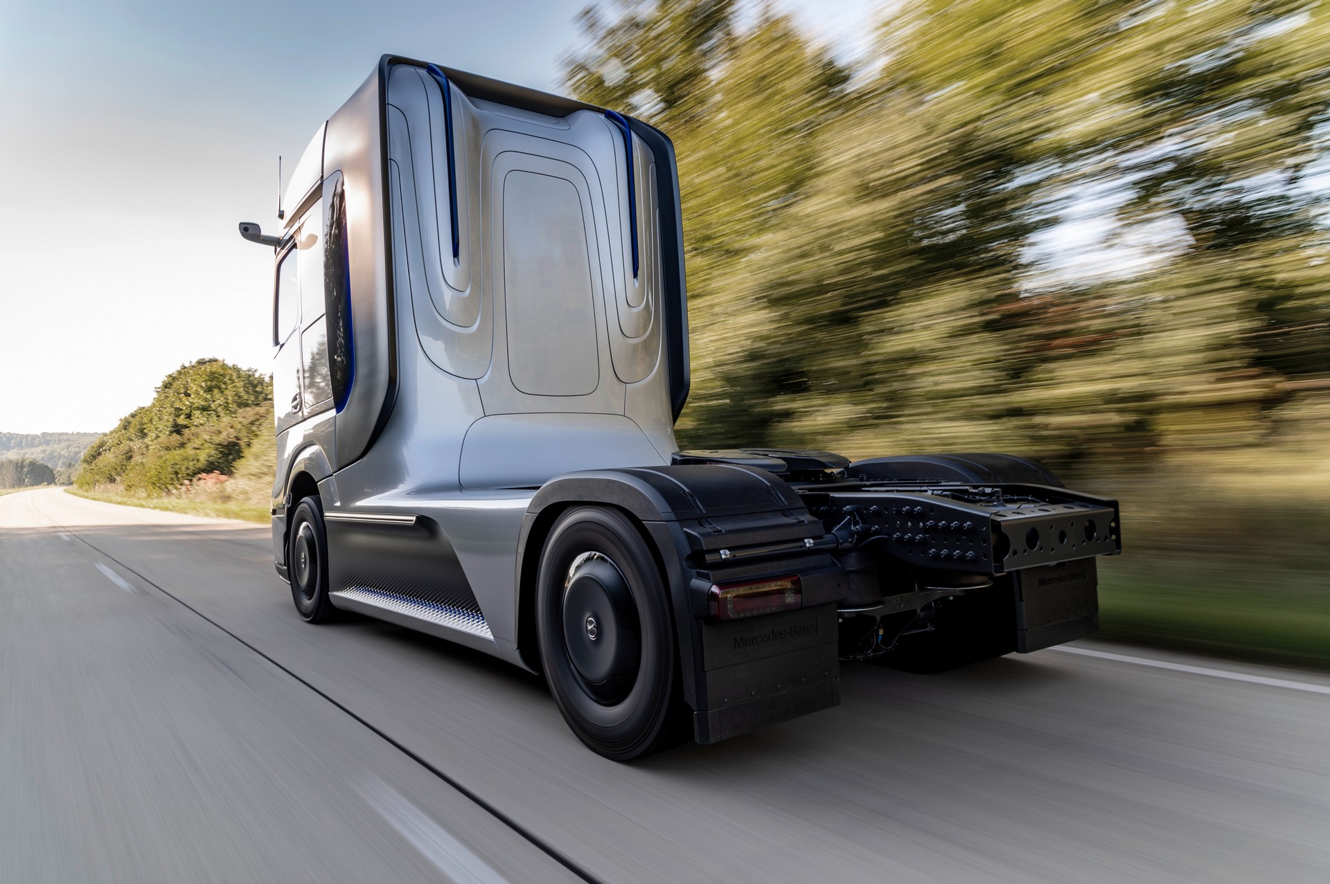 New Mercedes-Benz GenH2 Fuel-Cell Semi Concept Previews Production Model Coming Soon