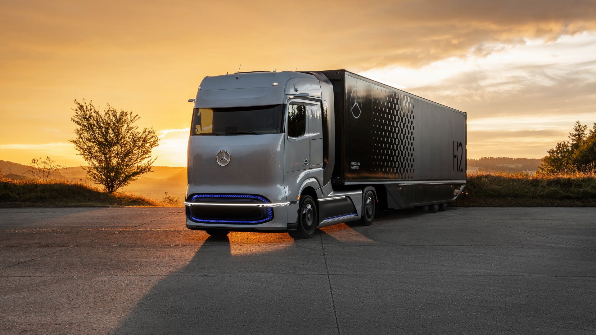 New Mercedes-Benz GenH2 Fuel-Cell Semi Concept Previews Production Model Coming Soon
