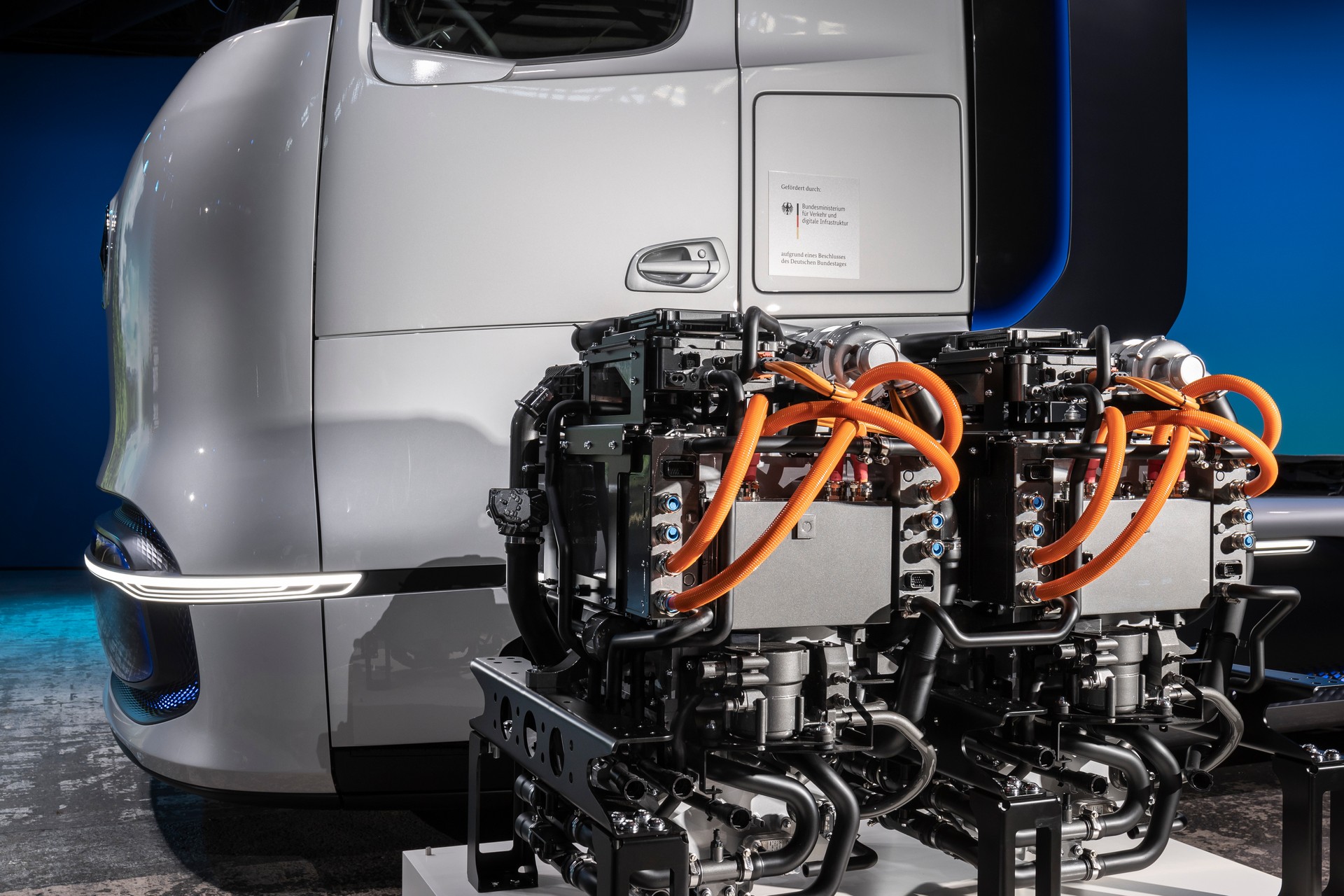 New Mercedes-Benz GenH2 Fuel-Cell Semi Concept Previews Production Model Coming Soon