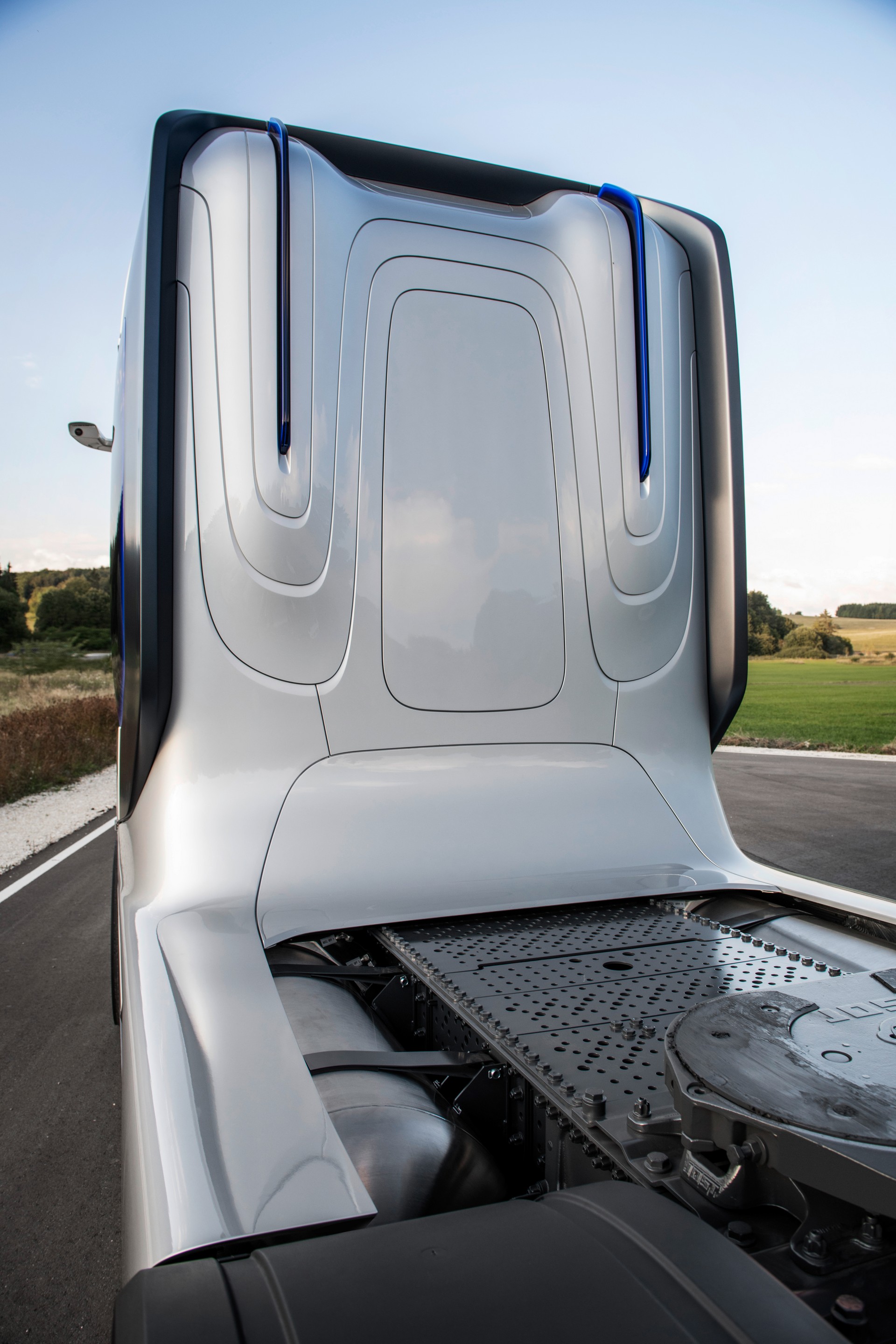 New Mercedes-Benz GenH2 Fuel-Cell Semi Concept Previews Production Model Coming Soon