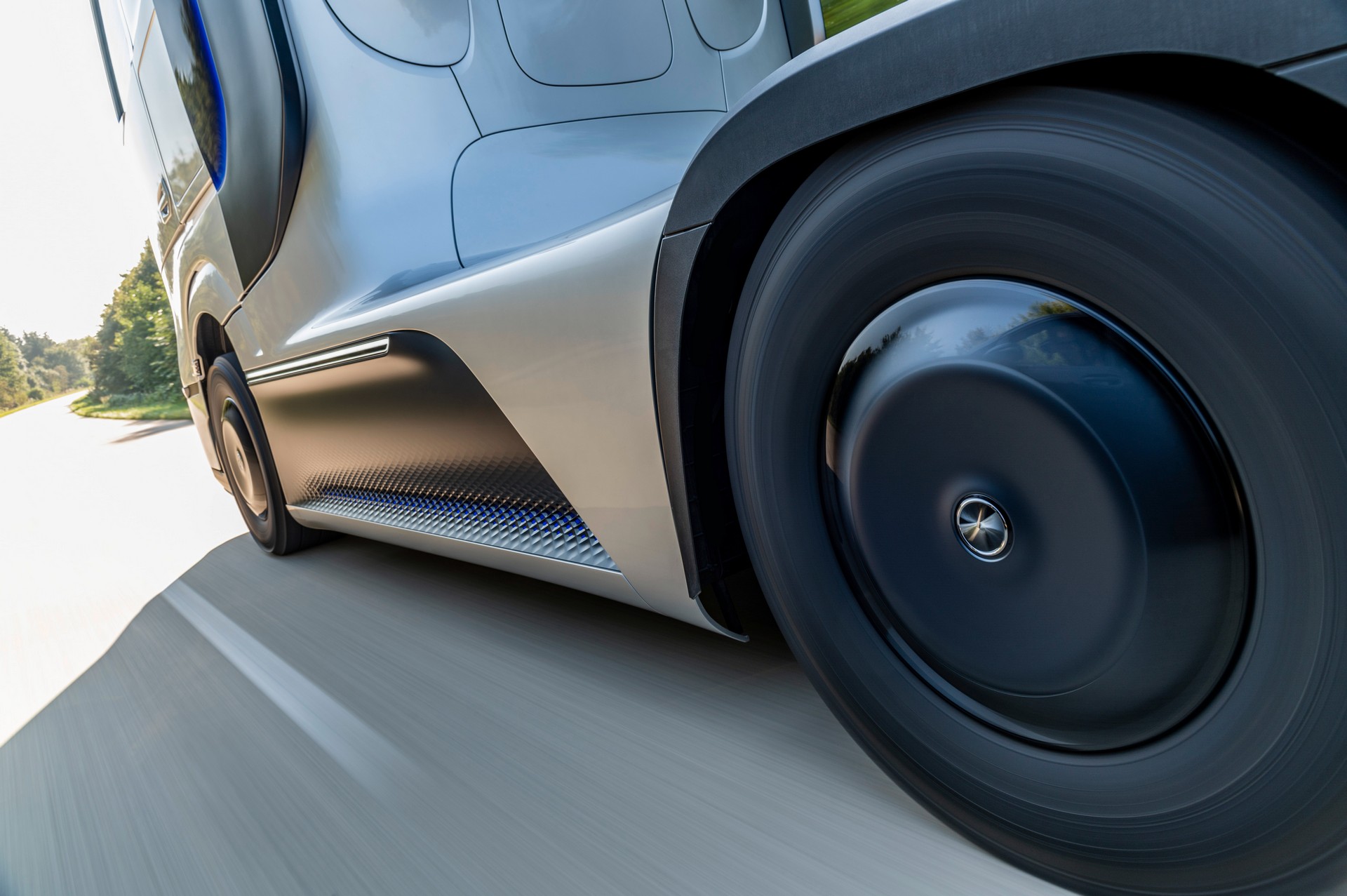 New Mercedes-Benz GenH2 Fuel-Cell Semi Concept Previews Production Model Coming Soon