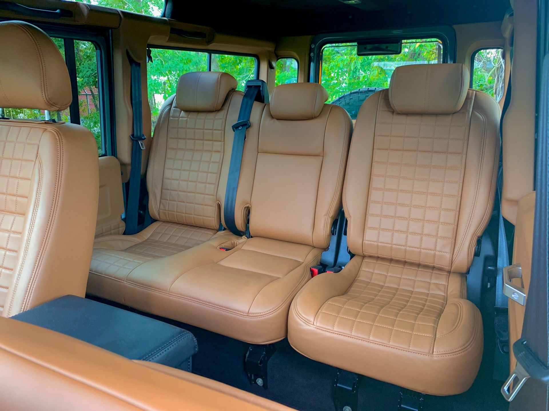 Osprey Unveils Classic Land Rover Defender With A 6.2-Liter V8