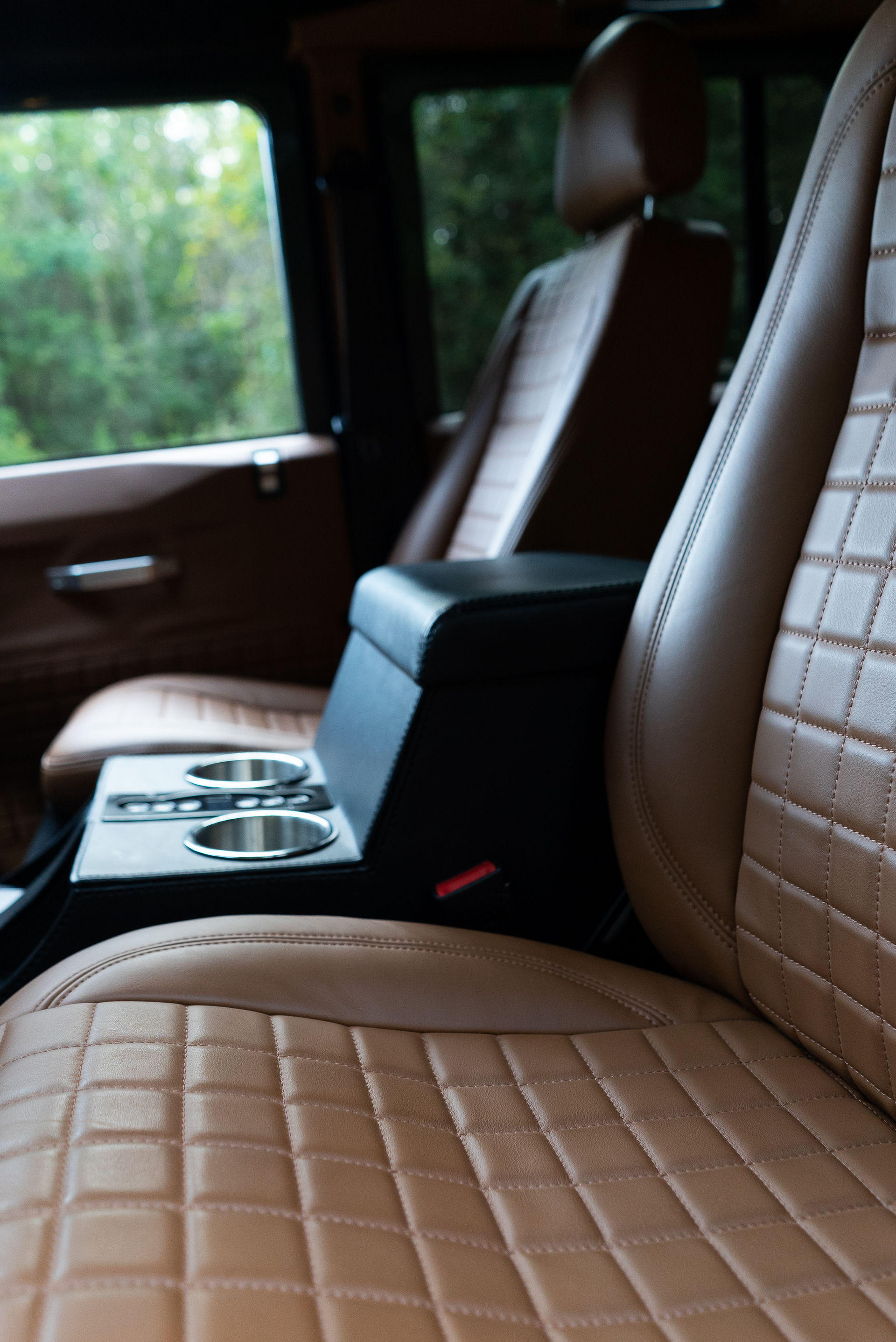 Osprey Unveils Classic Land Rover Defender With A 6.2-Liter V8