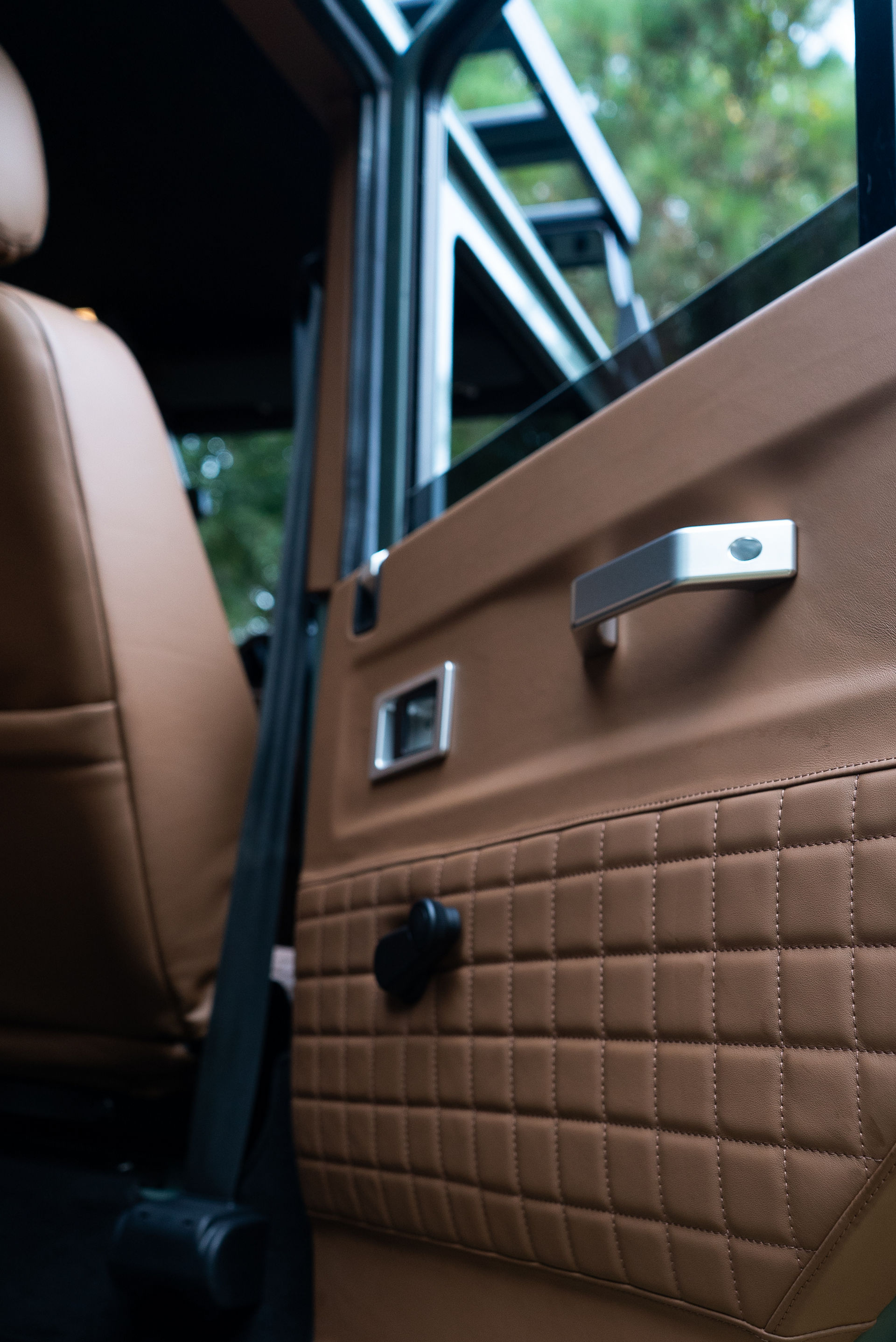 Osprey Unveils Classic Land Rover Defender With A 6.2-Liter V8