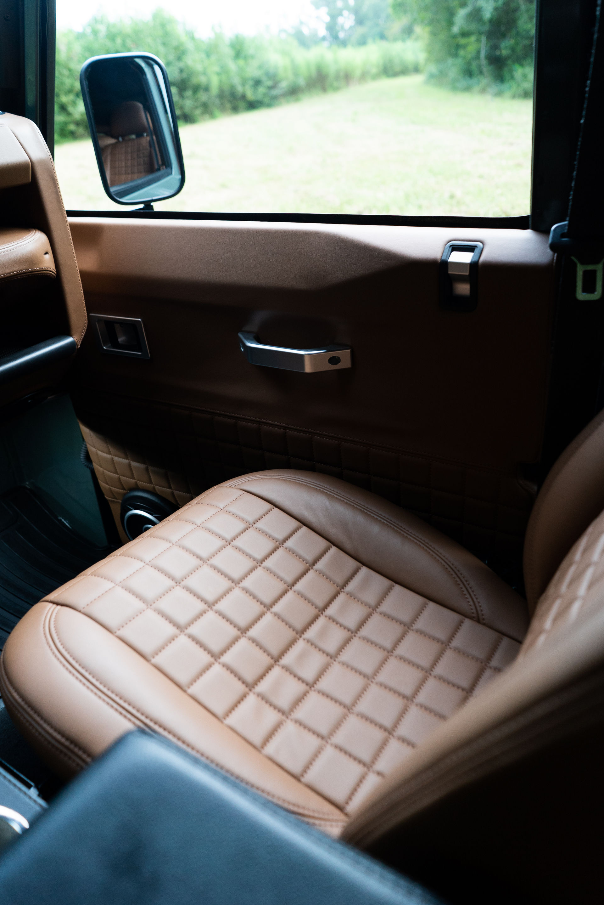 Osprey Unveils Classic Land Rover Defender With A 6.2-Liter V8