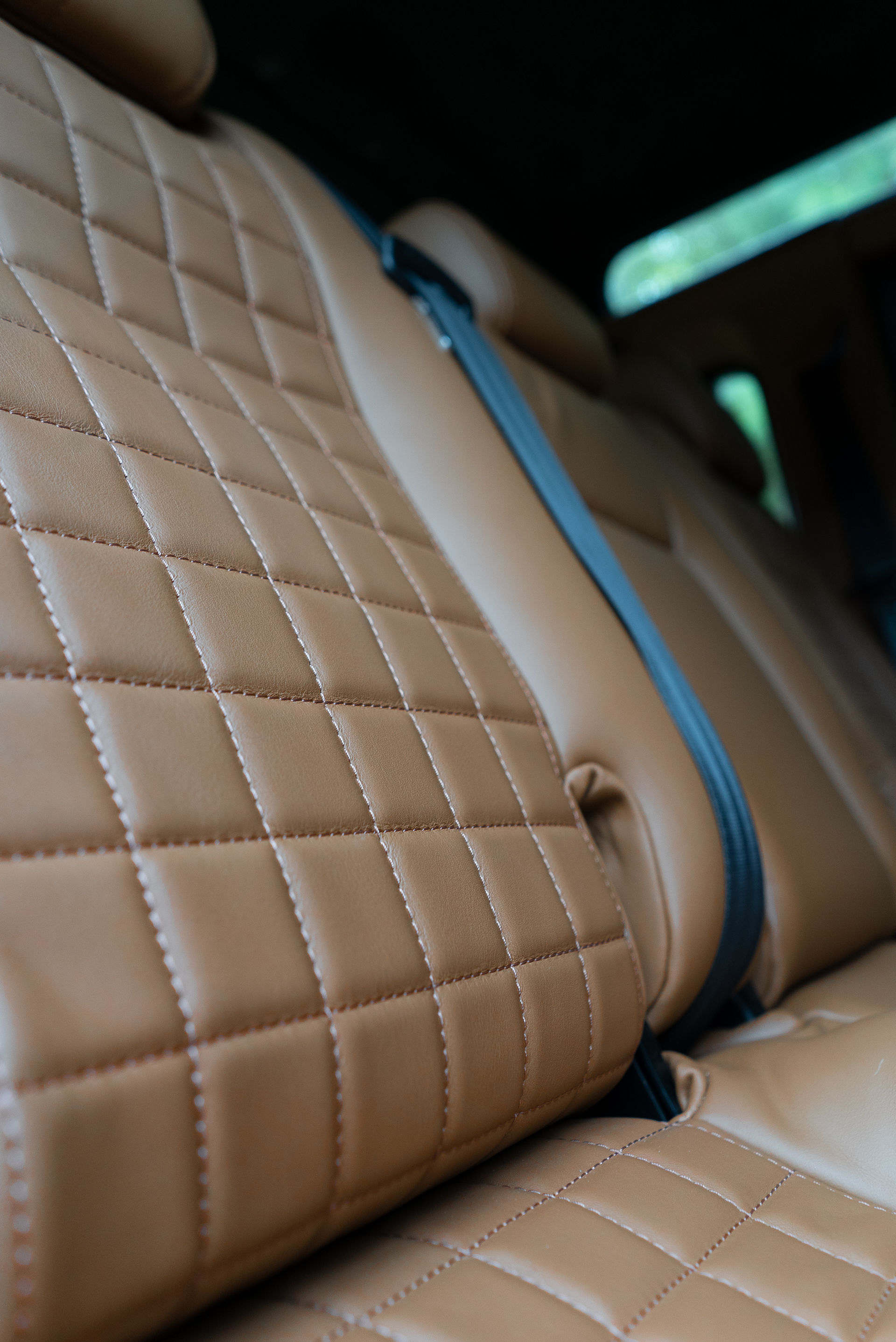 Osprey Unveils Classic Land Rover Defender With A 6.2-Liter V8