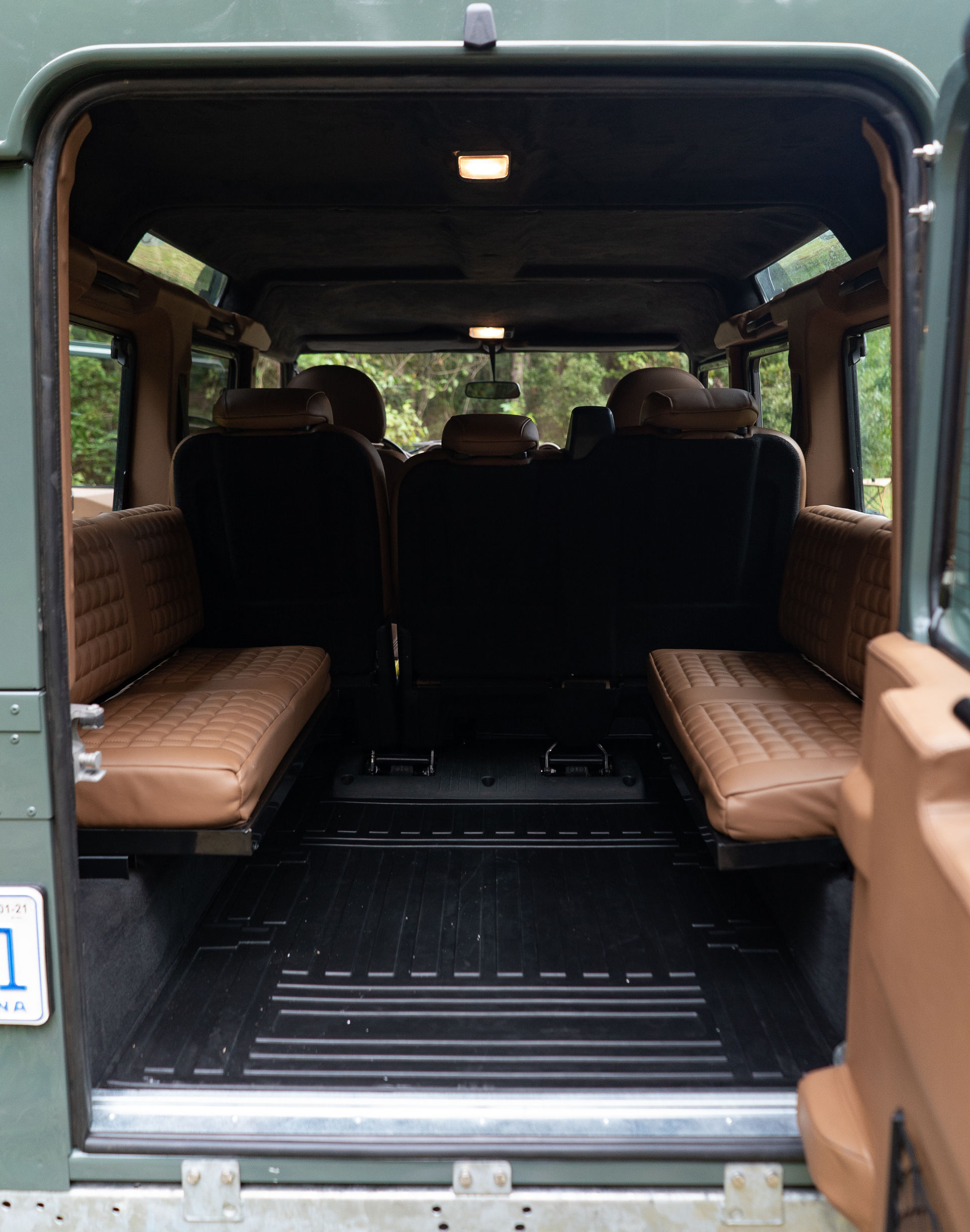 Osprey Unveils Classic Land Rover Defender With A 6.2-Liter V8