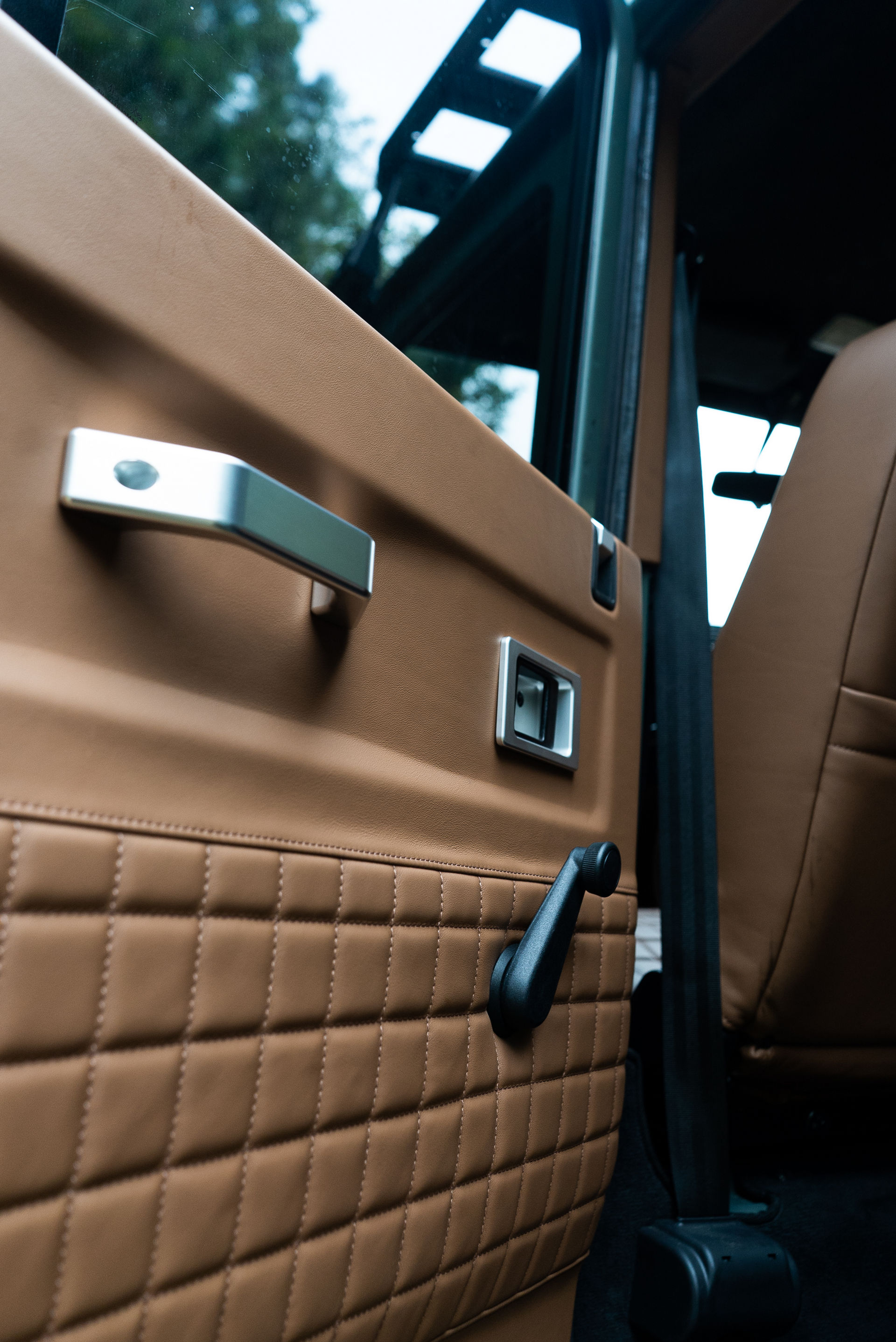 Osprey Unveils Classic Land Rover Defender With A 6.2-Liter V8