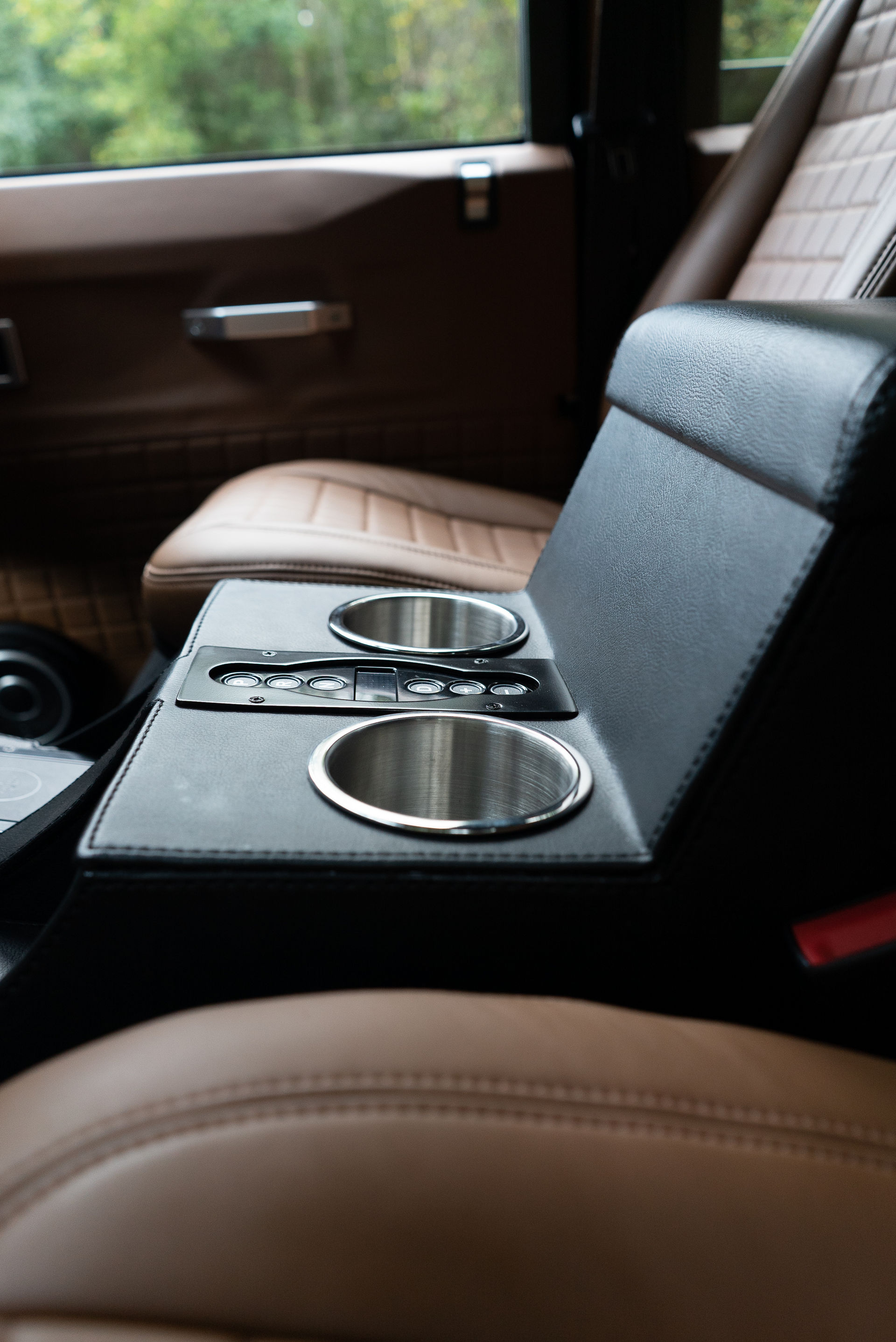 Osprey Unveils Classic Land Rover Defender With A 6.2-Liter V8