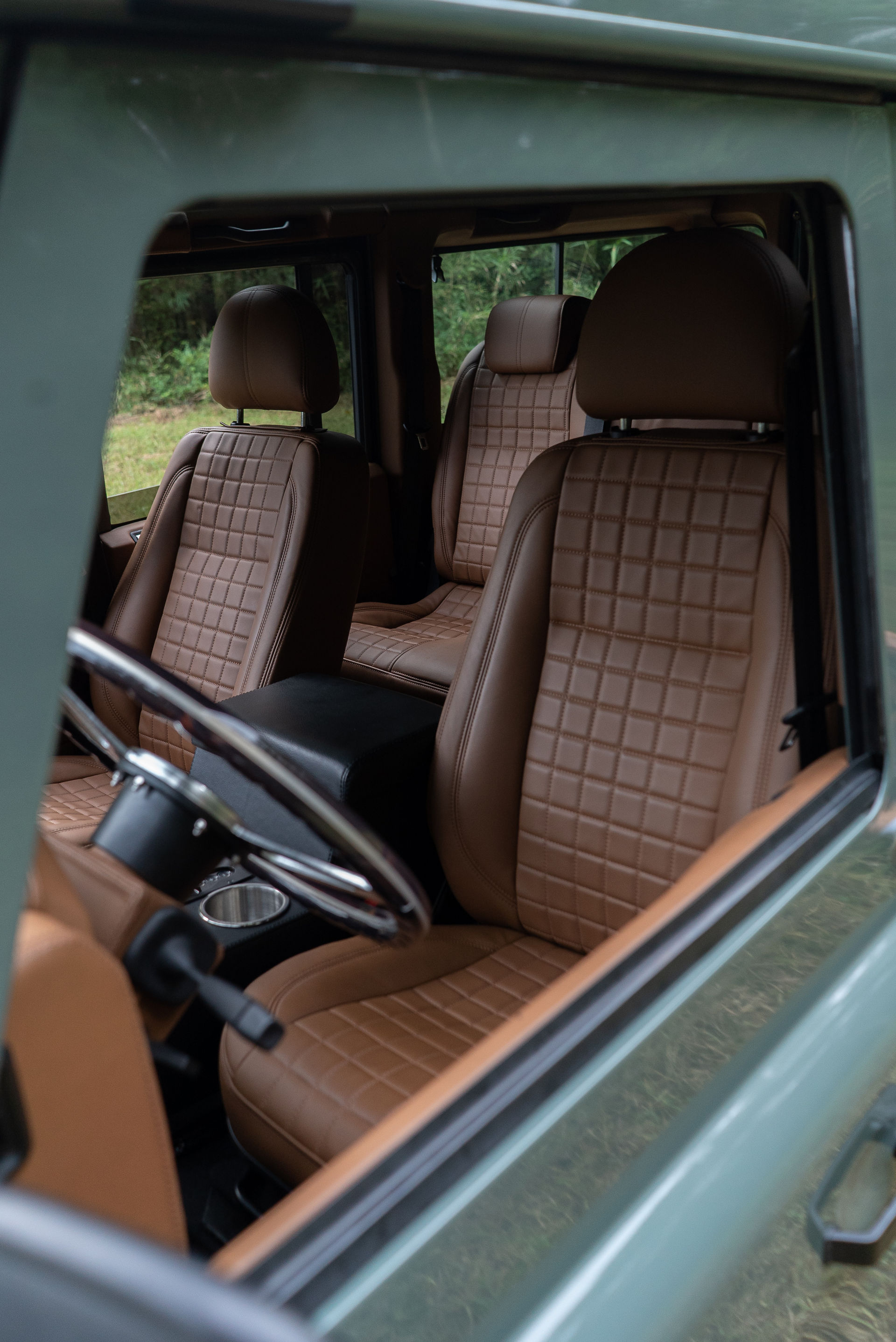 Osprey Unveils Classic Land Rover Defender With A 6.2-Liter V8