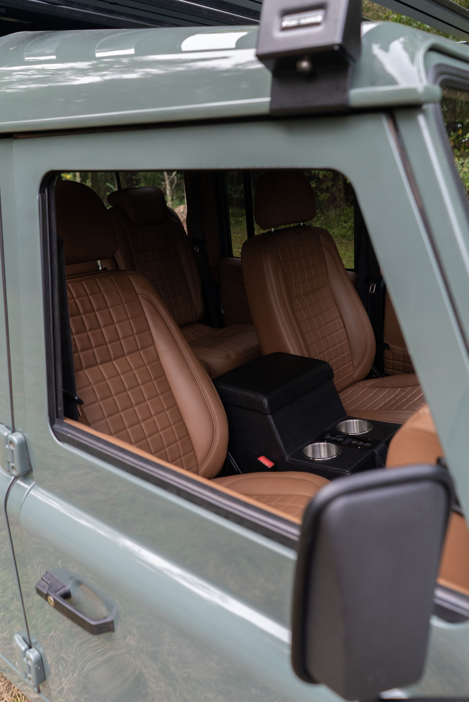 Osprey Unveils Classic Land Rover Defender With A 6.2-Liter V8