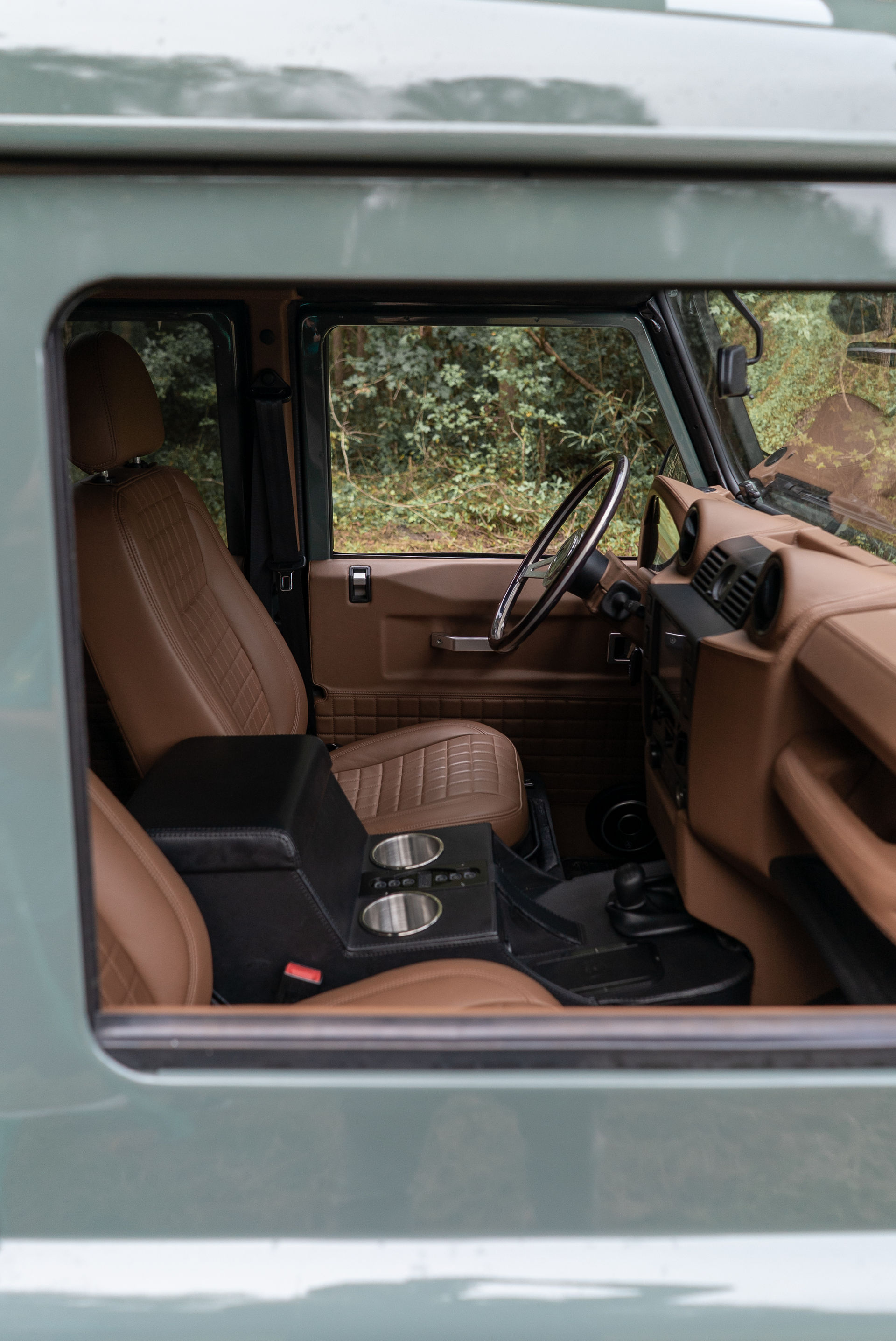 Osprey Unveils Classic Land Rover Defender With A 6.2-Liter V8