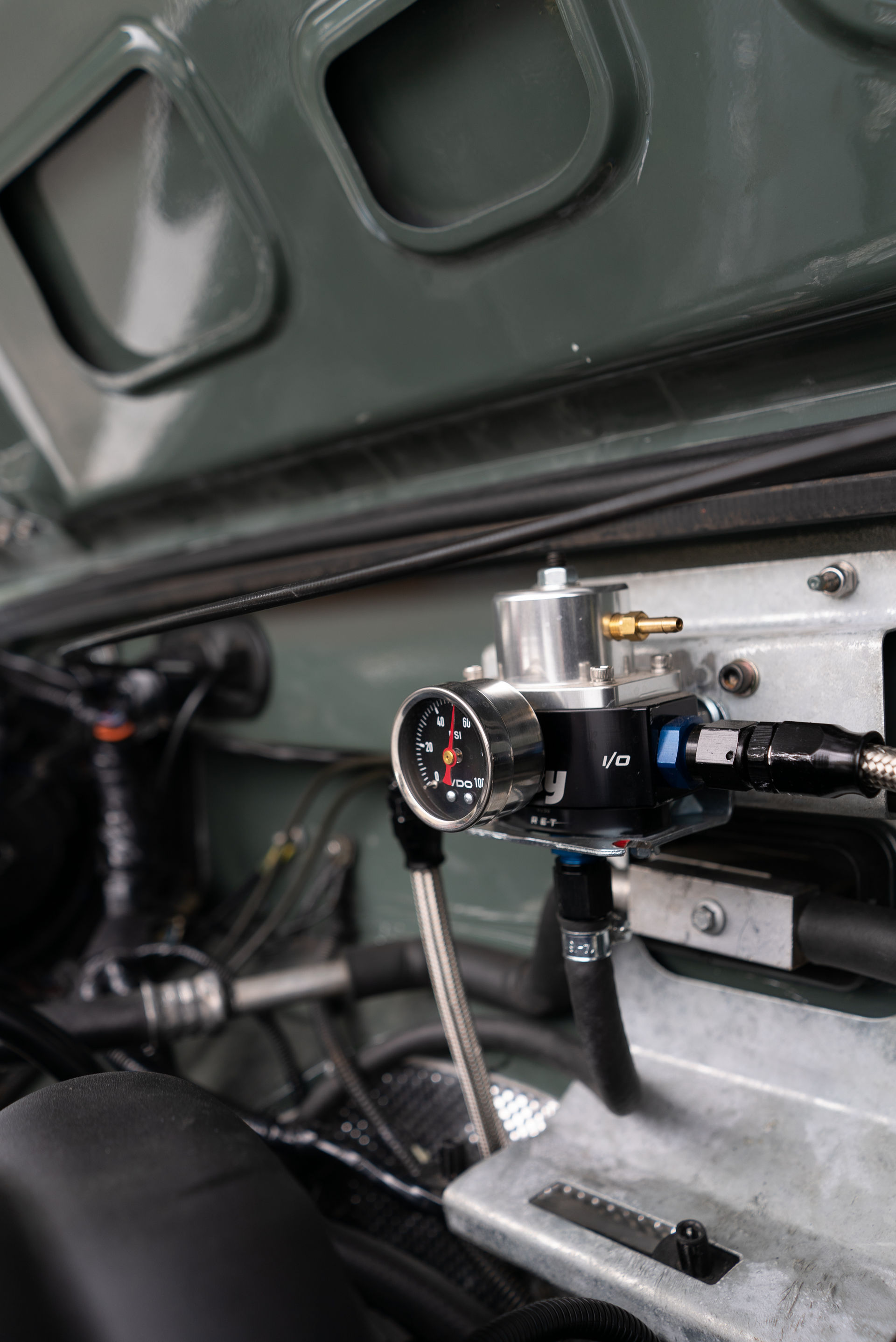 Osprey Unveils Classic Land Rover Defender With A 6.2-Liter V8