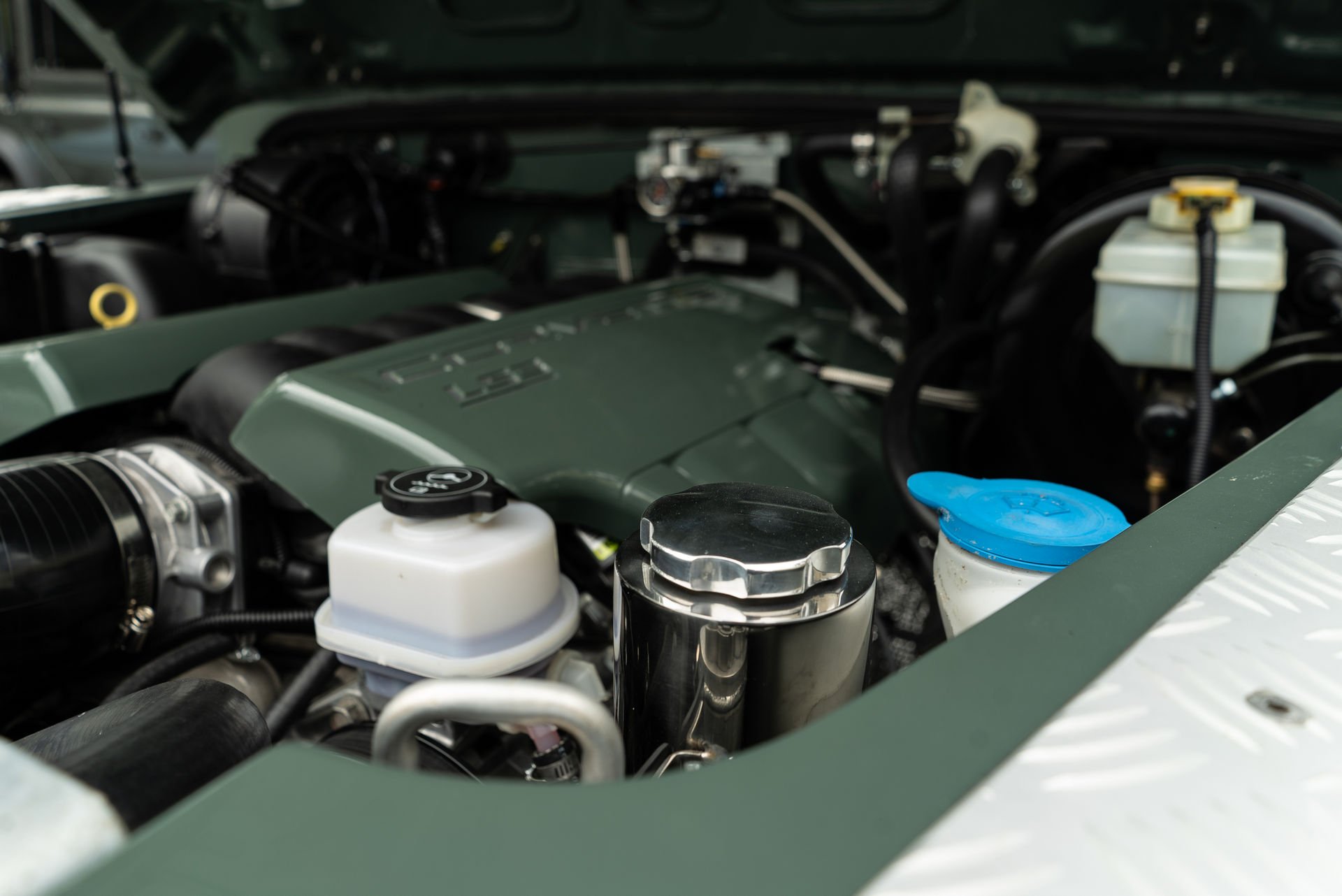 Osprey Unveils Classic Land Rover Defender With A 6.2-Liter V8