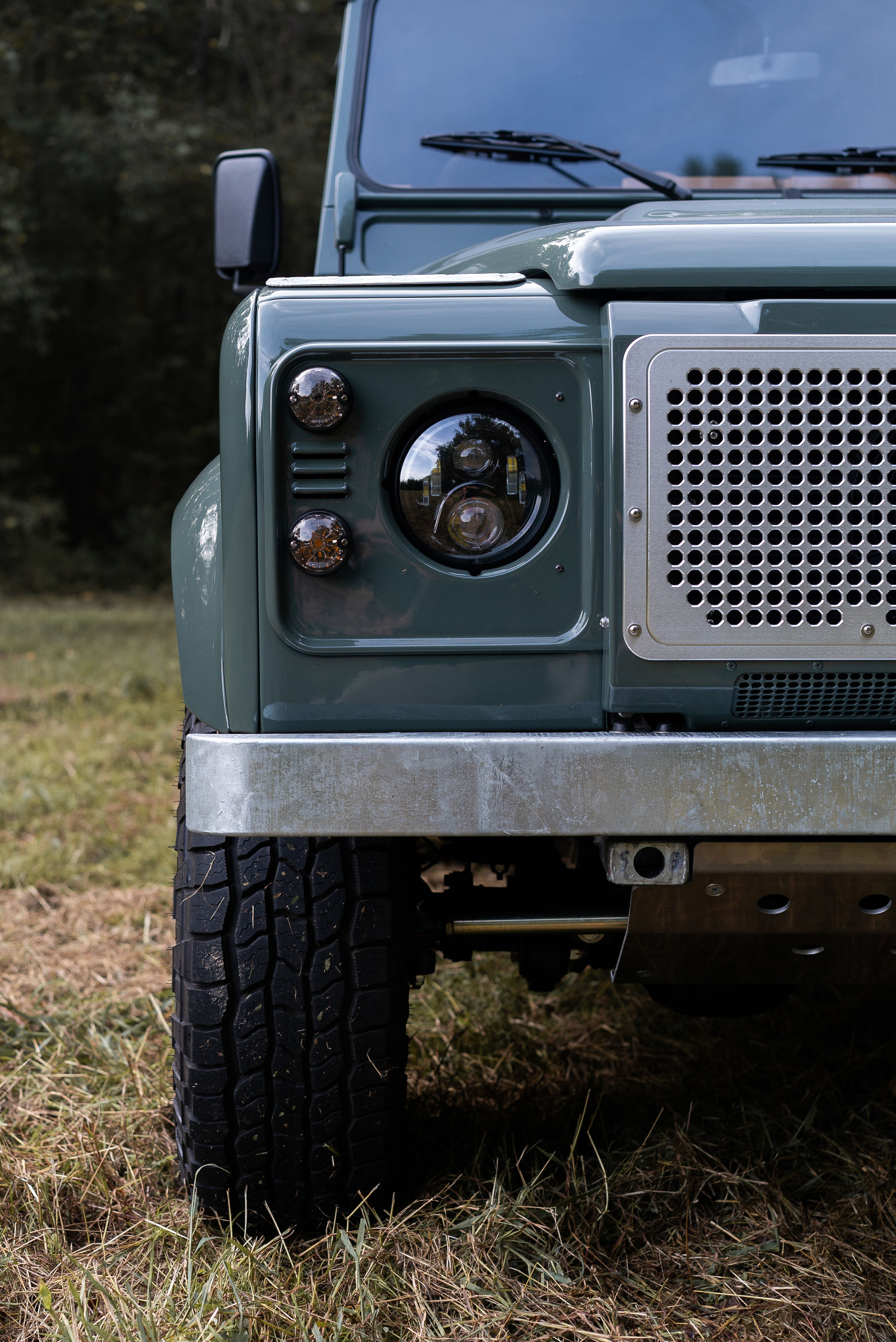 Osprey Unveils Classic Land Rover Defender With A 6.2-Liter V8