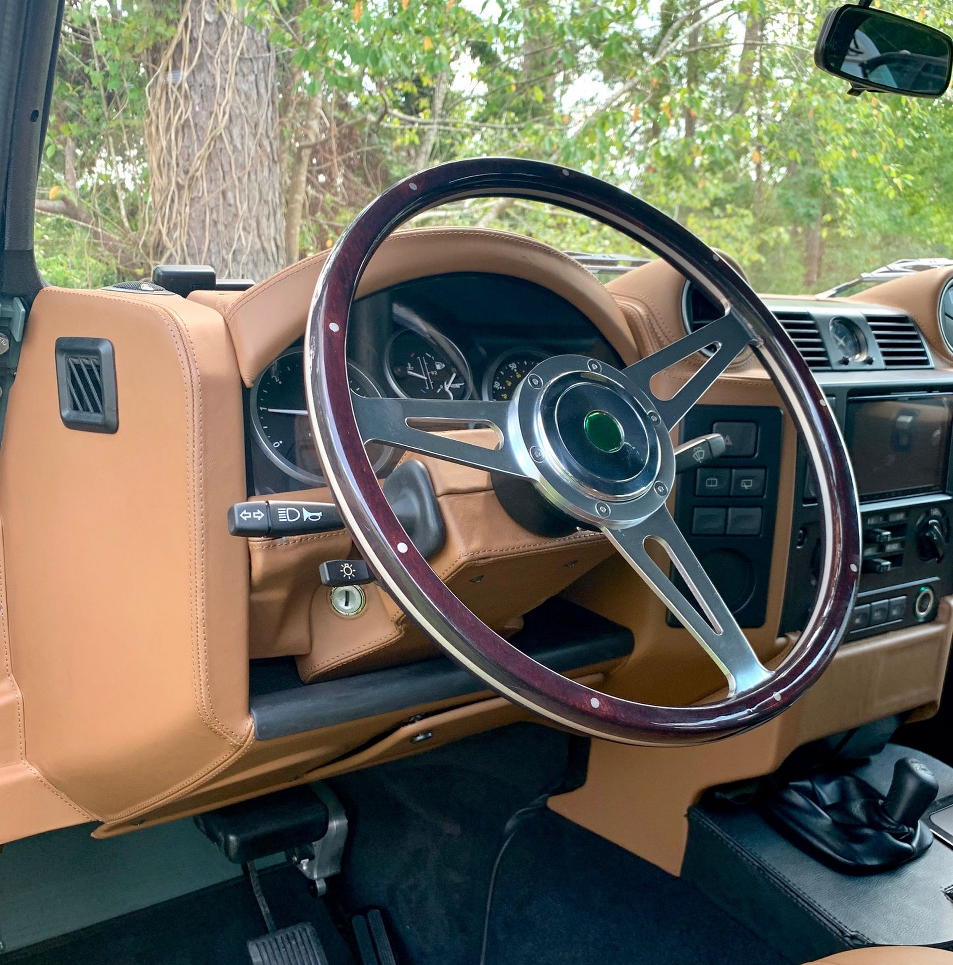 Osprey Unveils Classic Land Rover Defender With A 6.2-Liter V8