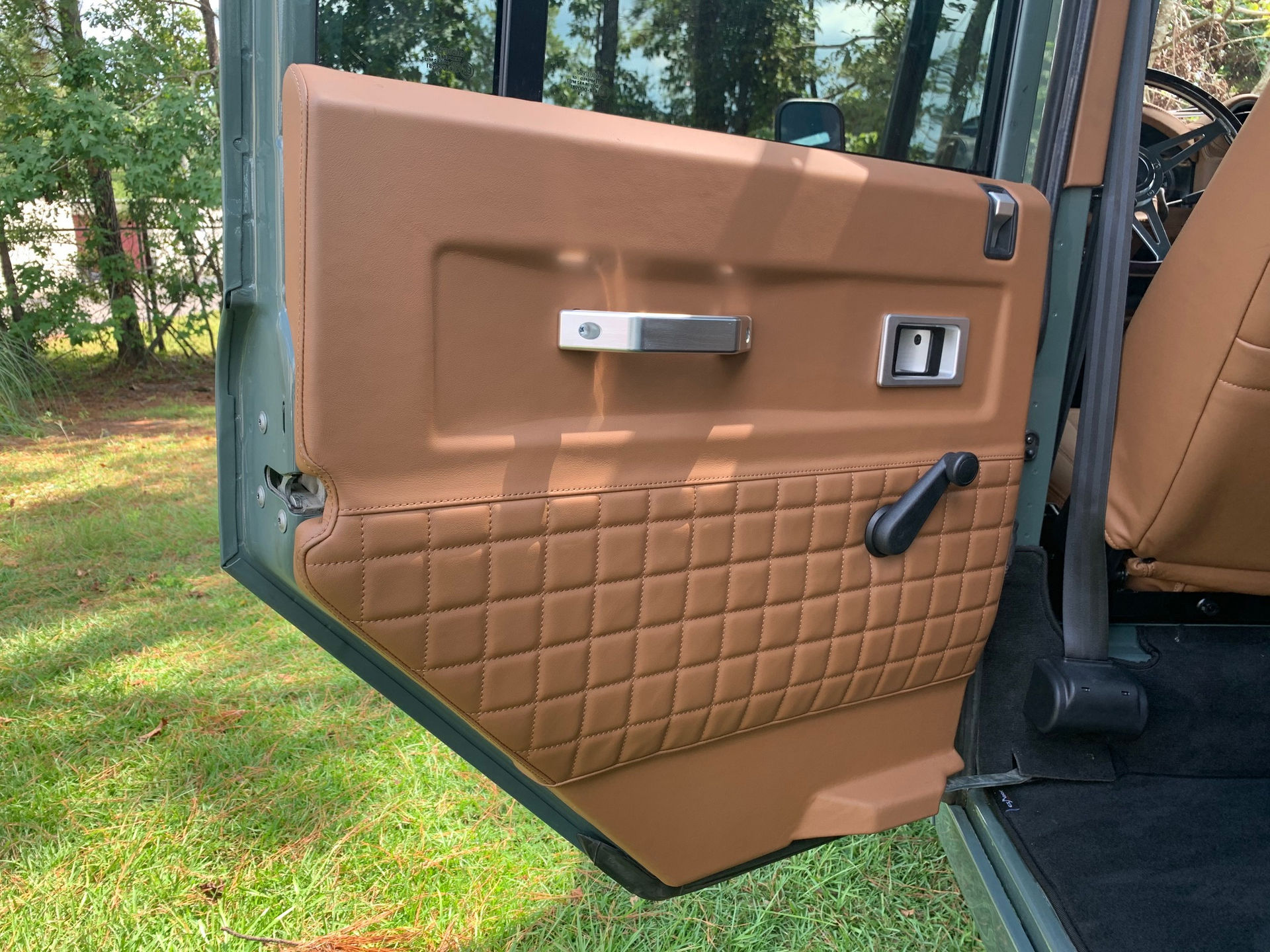 Osprey Unveils Classic Land Rover Defender With A 6.2-Liter V8