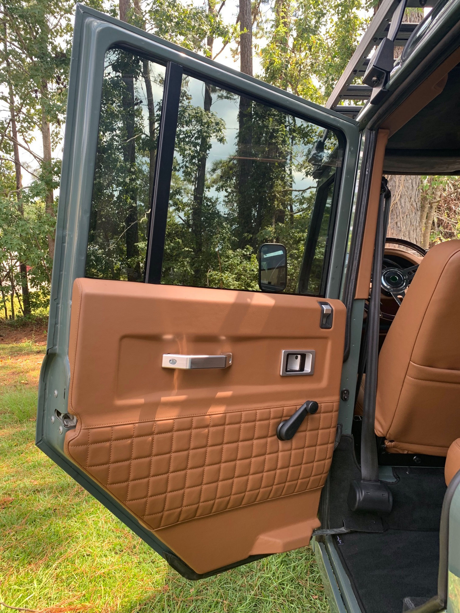 Osprey Unveils Classic Land Rover Defender With A 6.2-Liter V8