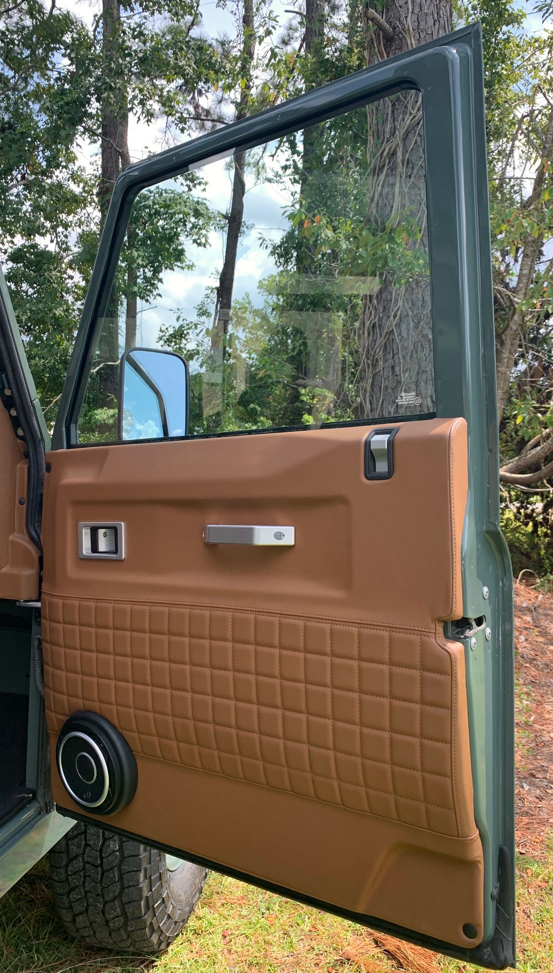 Osprey Unveils Classic Land Rover Defender With A 6.2-Liter V8