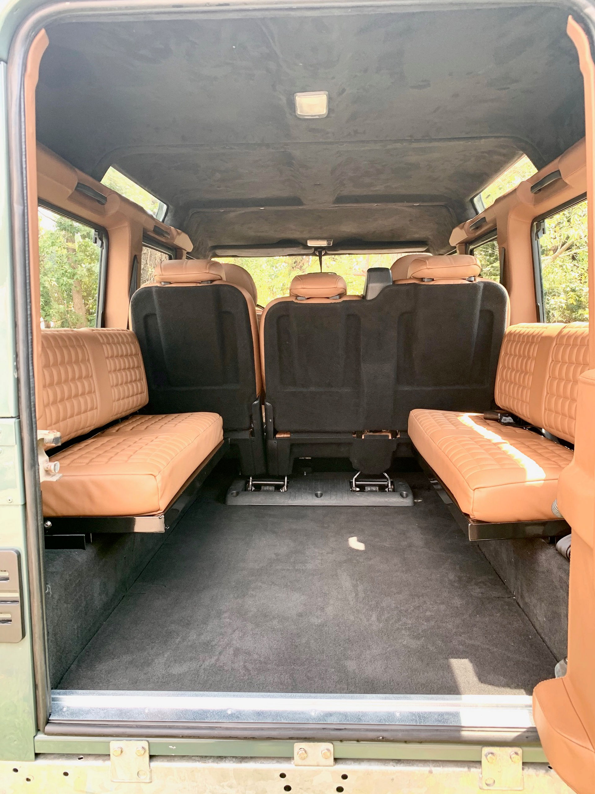 Osprey Unveils Classic Land Rover Defender With A 6.2-Liter V8