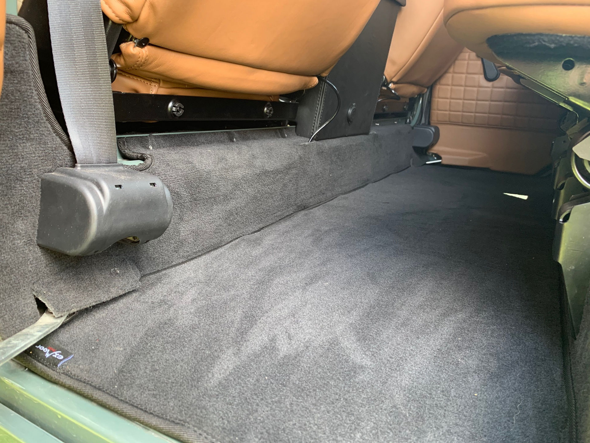 Osprey Unveils Classic Land Rover Defender With A 6.2-Liter V8