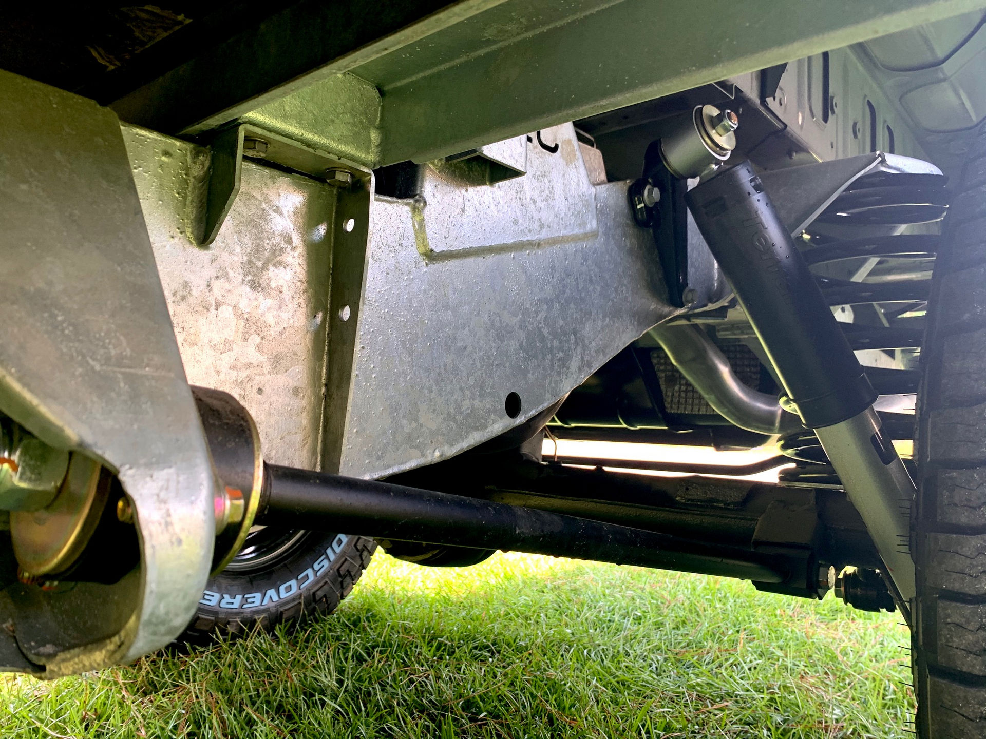 Osprey Unveils Classic Land Rover Defender With A 6.2-Liter V8