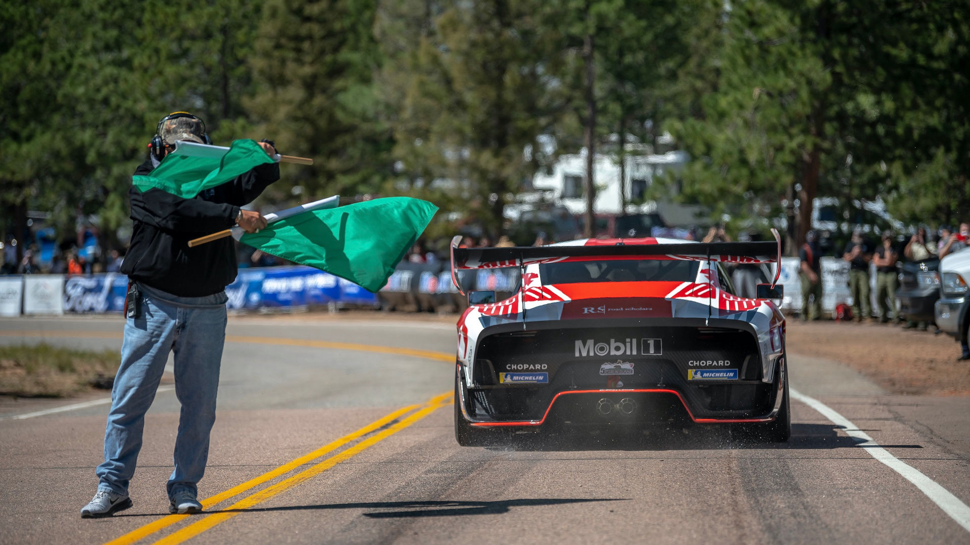 Watch The Rad Porsche 935 Tackle The Pikes Peak Hill International Climb