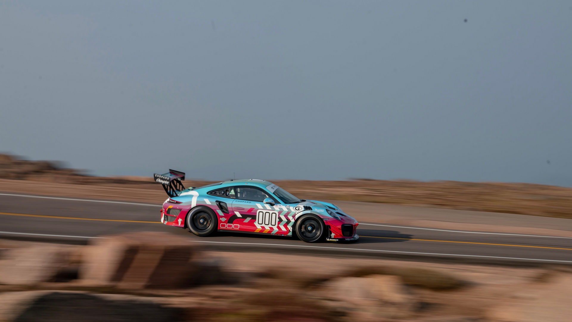 Watch The Rad Porsche 935 Tackle The Pikes Peak Hill International Climb