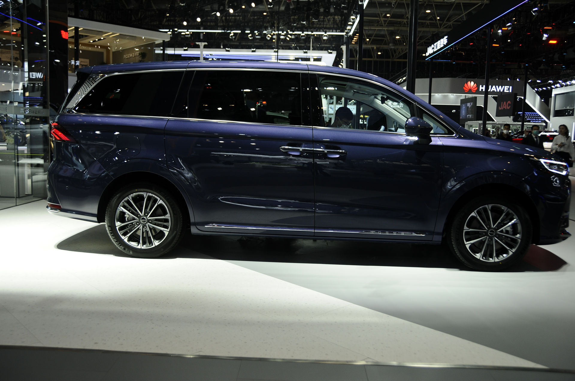Roewe iMax 8 Shows Minivans Are Alive And Well In China