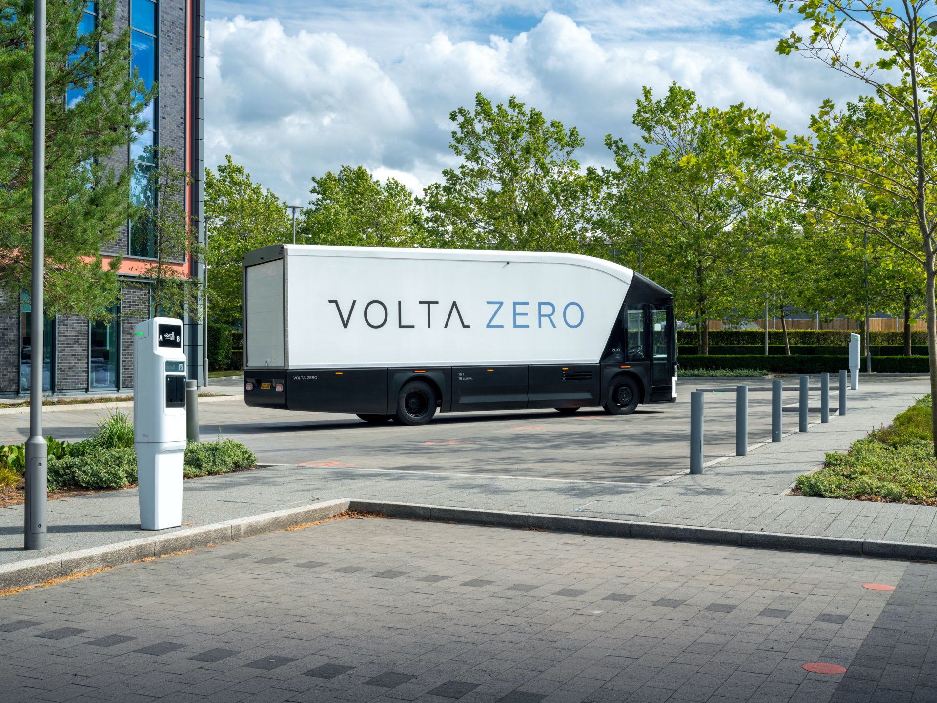 Volta Zero Is A 16-Tonne Electric Truck With A Central Driving Position