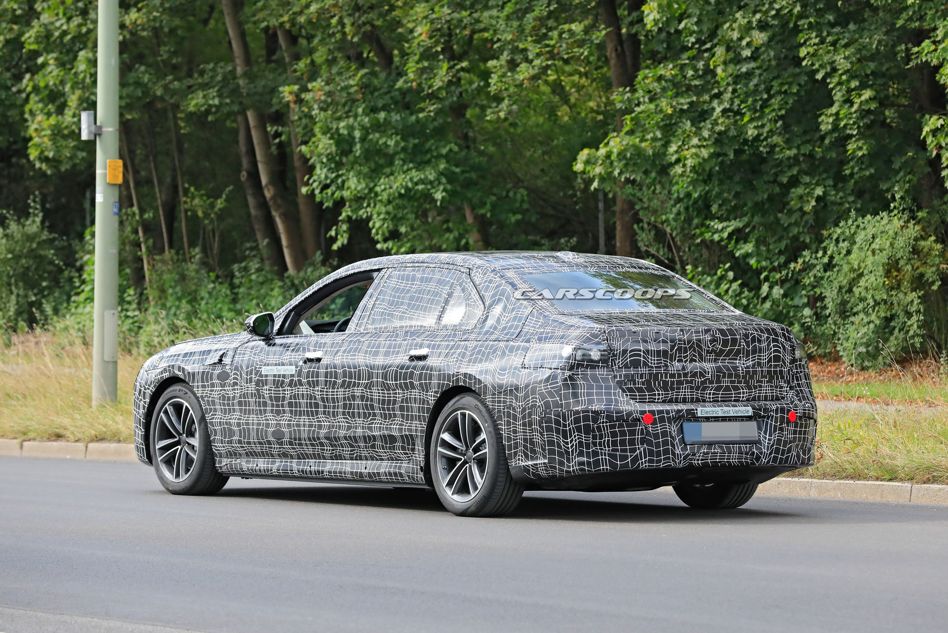 BMW Begins Testing i7 And 2022 7-Series PHEV Prototypes
