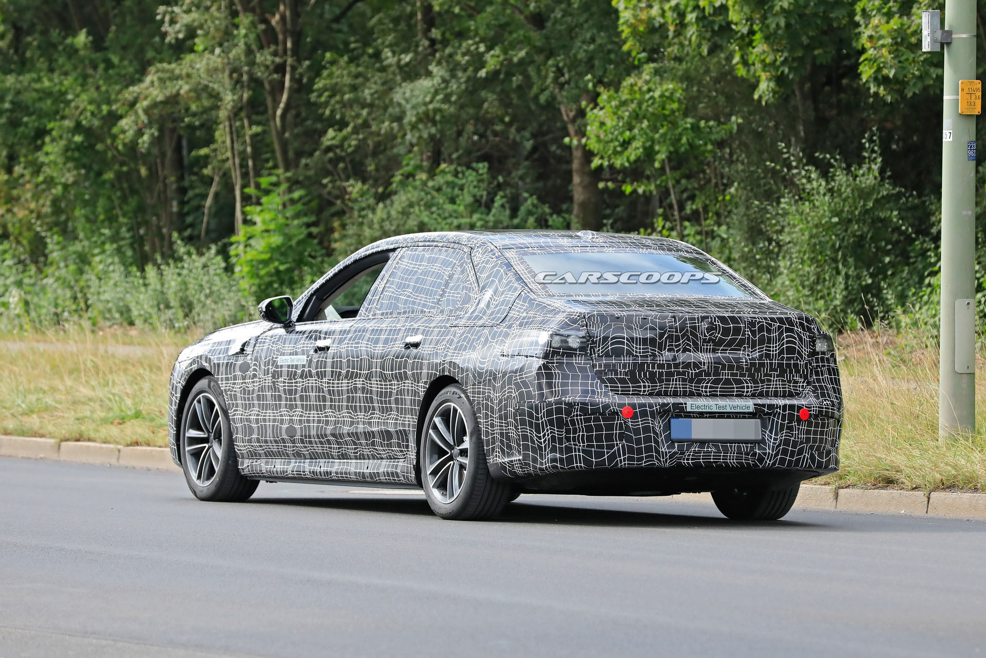 BMW Begins Testing i7 And 2022 7-Series PHEV Prototypes