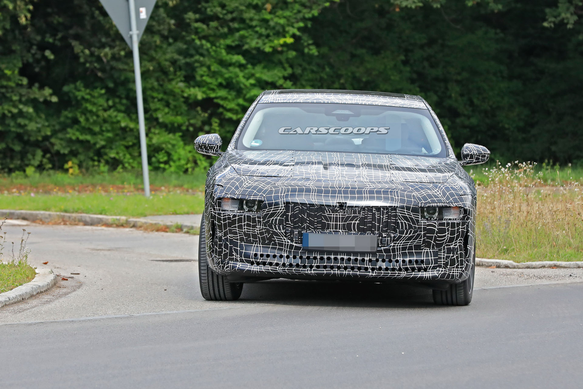 BMW Begins Testing i7 And 2022 7-Series PHEV Prototypes