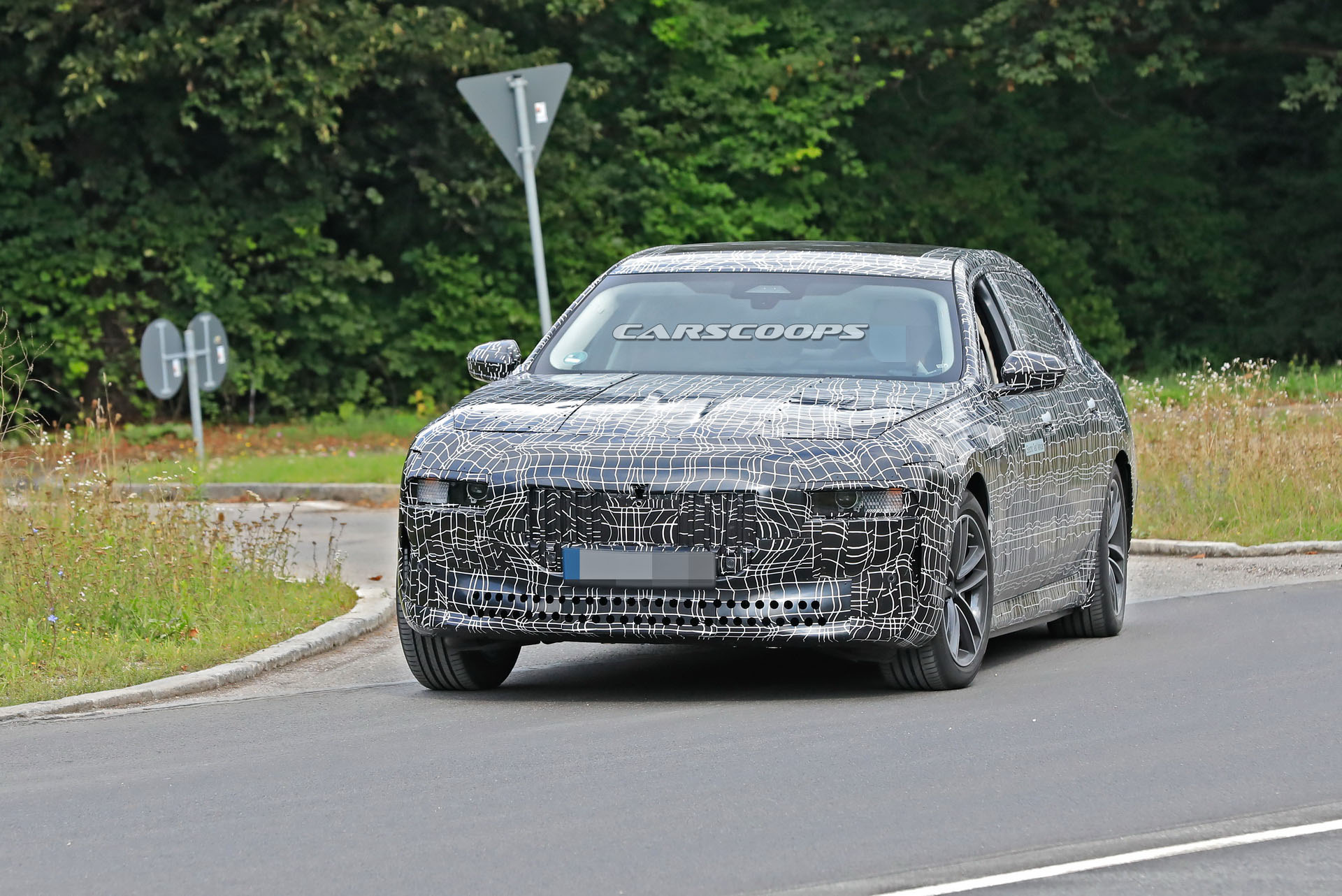 BMW Begins Testing i7 And 2022 7-Series PHEV Prototypes
