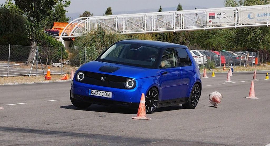  Can The Honda e Electric Supermini Handle The Moose Test?