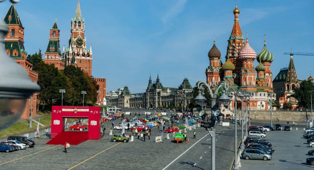 Moscow Retro Rally Celebrates Lada’s 50th Anniversary With 100 Classic Cars
