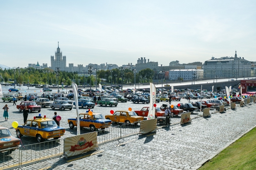 Moscow Retro Rally Celebrates Lada’s 50th Anniversary With 100 Classic Cars