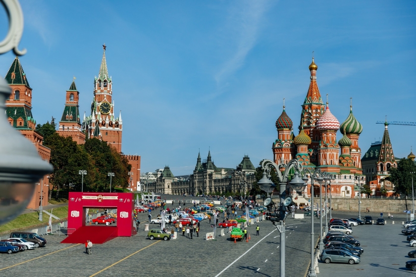 Moscow Retro Rally Celebrates Lada’s 50th Anniversary With 100 Classic Cars