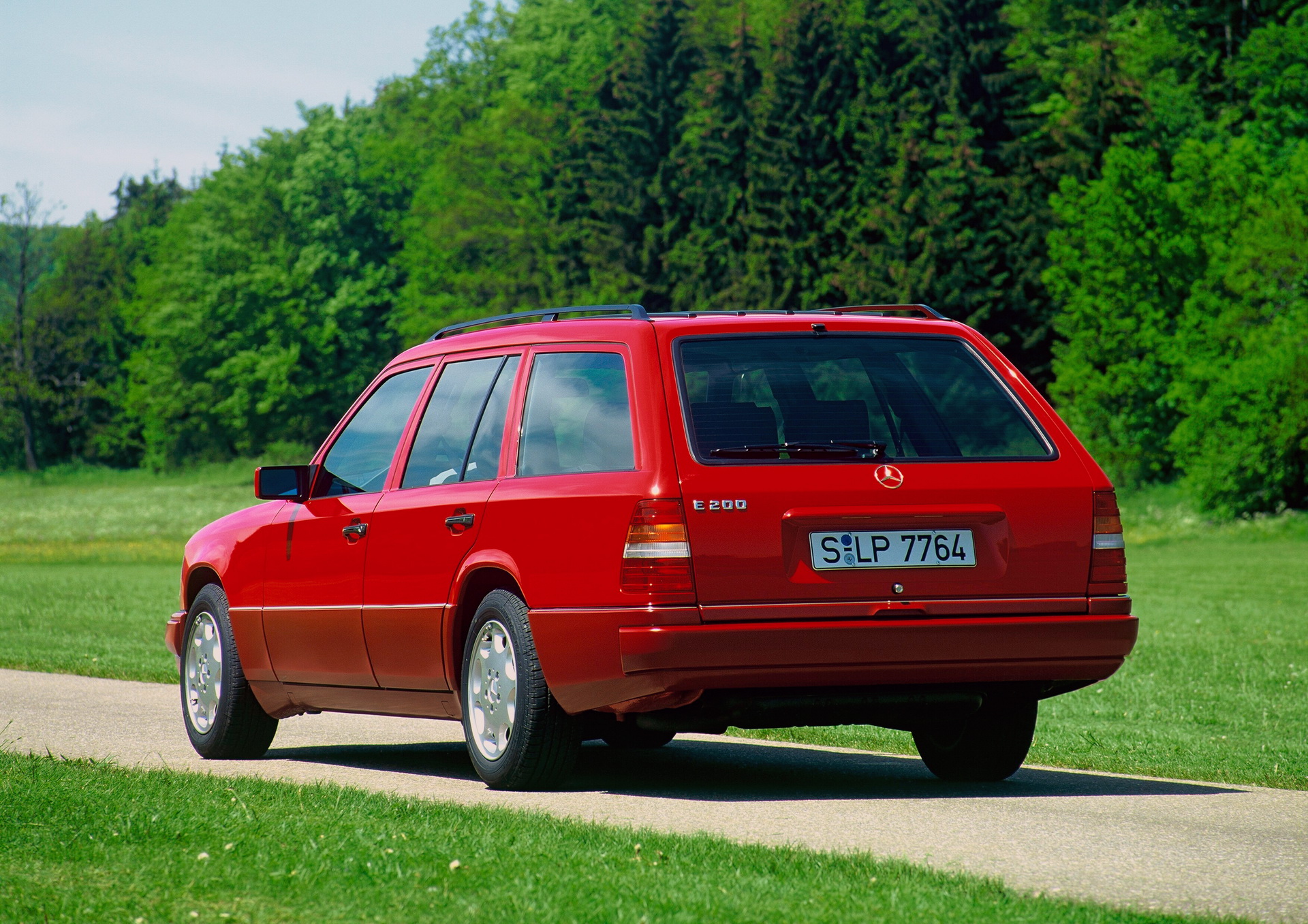 Take A Look Back At Mercedes-Benz’s W124 Estate As It Turns 35
