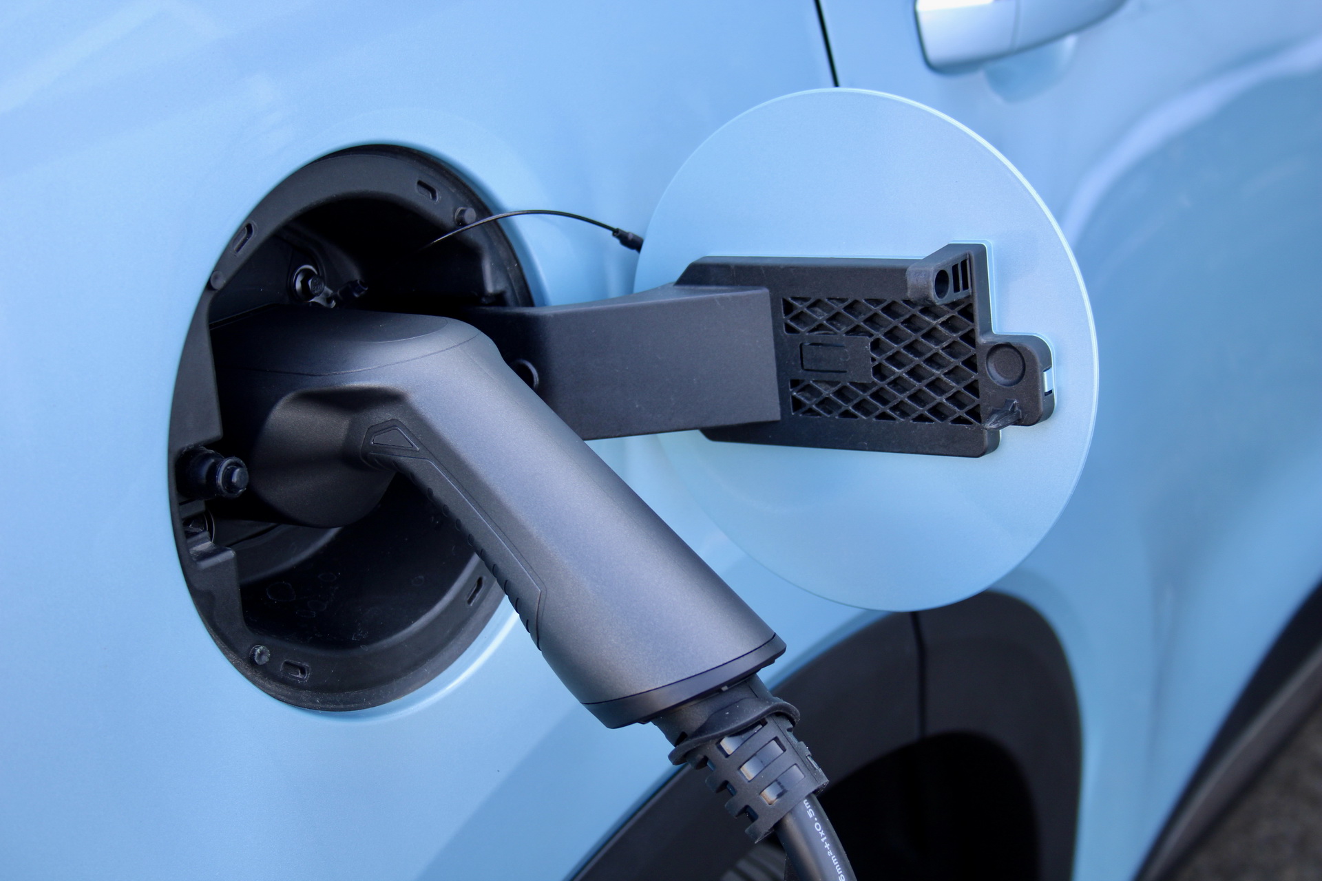 MG Unveils HS Plug-In Hybrid SUV, Priced From £29,995