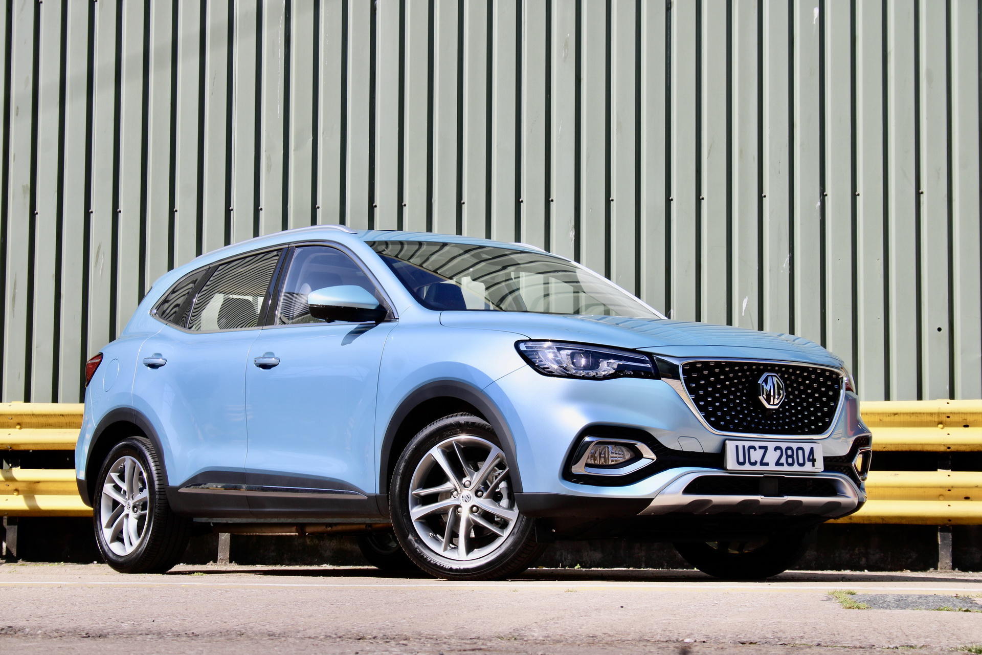 MG Unveils HS Plug-In Hybrid SUV, Priced From £29,995