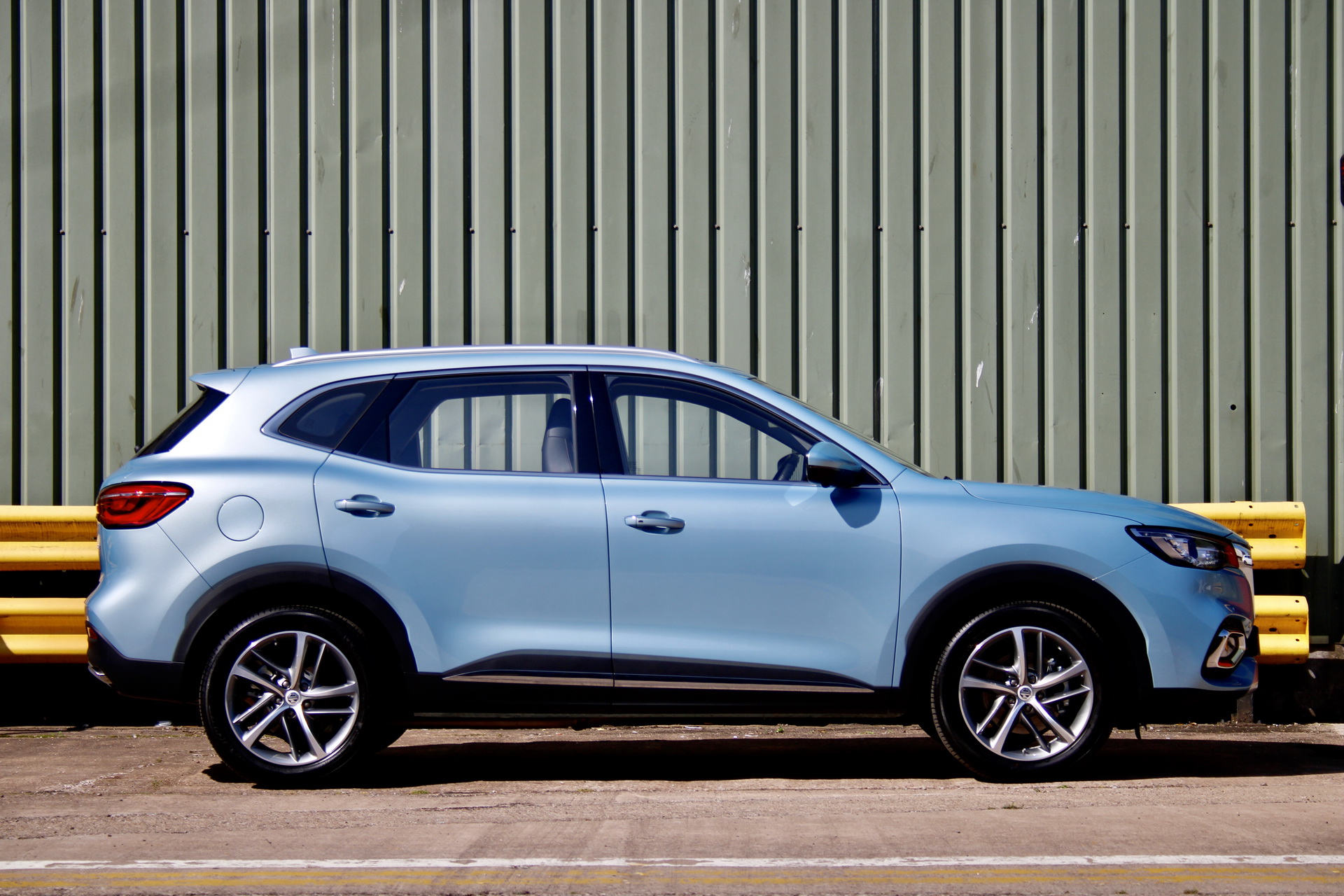 MG Unveils HS Plug-In Hybrid SUV, Priced From £29,995